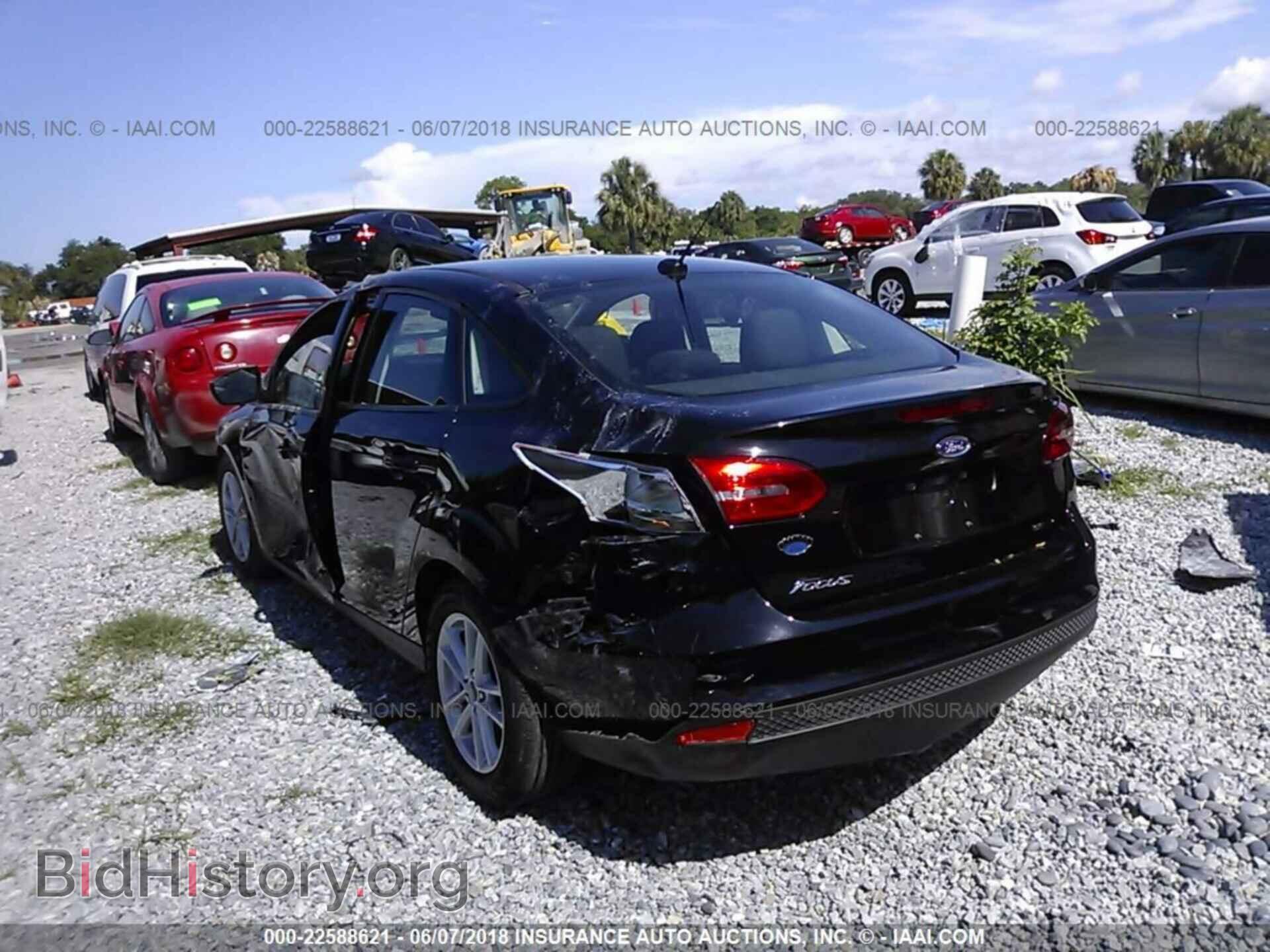 2017 Ford Focus - VIN: 1FADP3F20HL322810 - Photo 3
