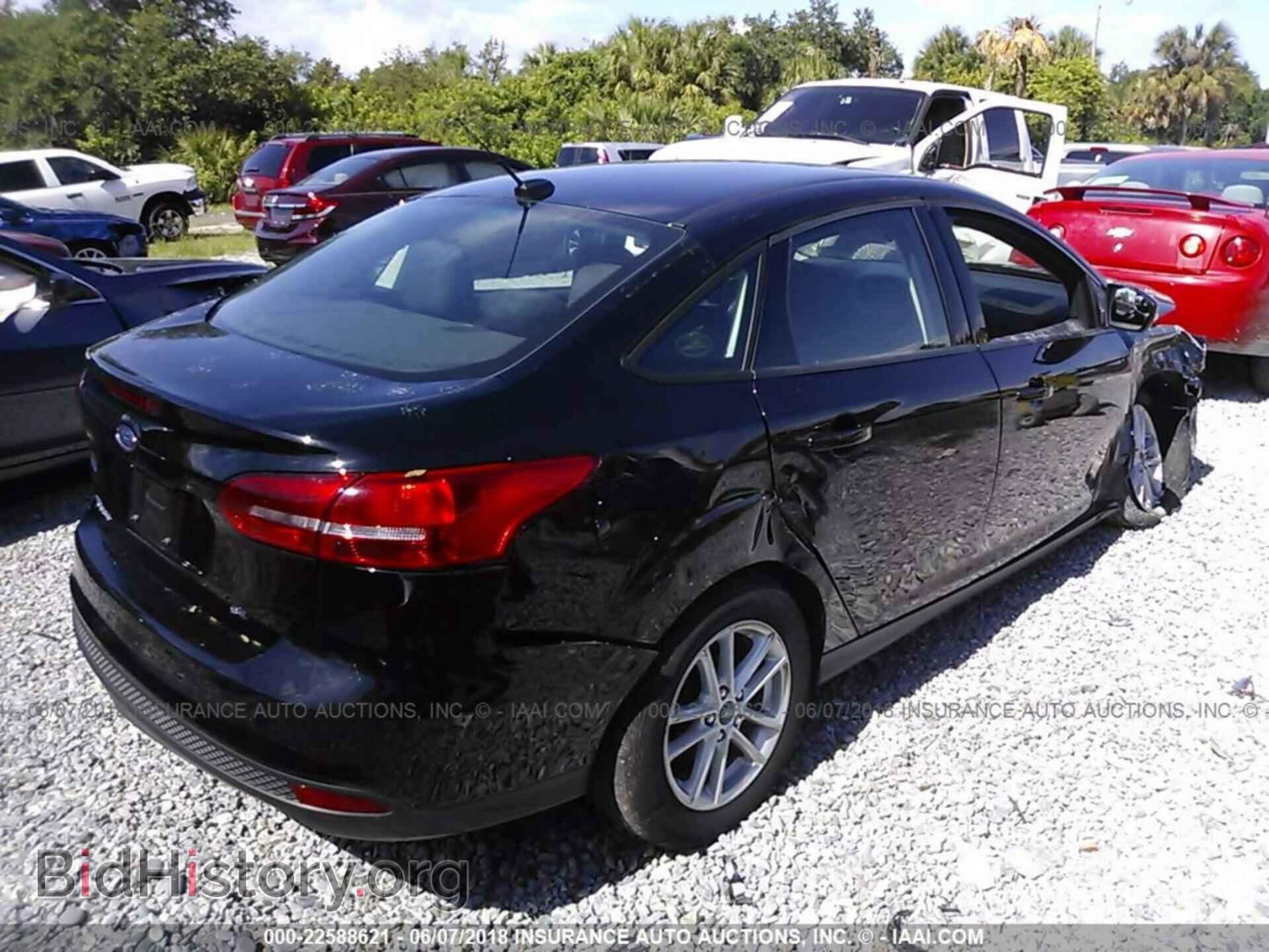 2017 Ford Focus - VIN: 1FADP3F20HL322810 - Photo 4
