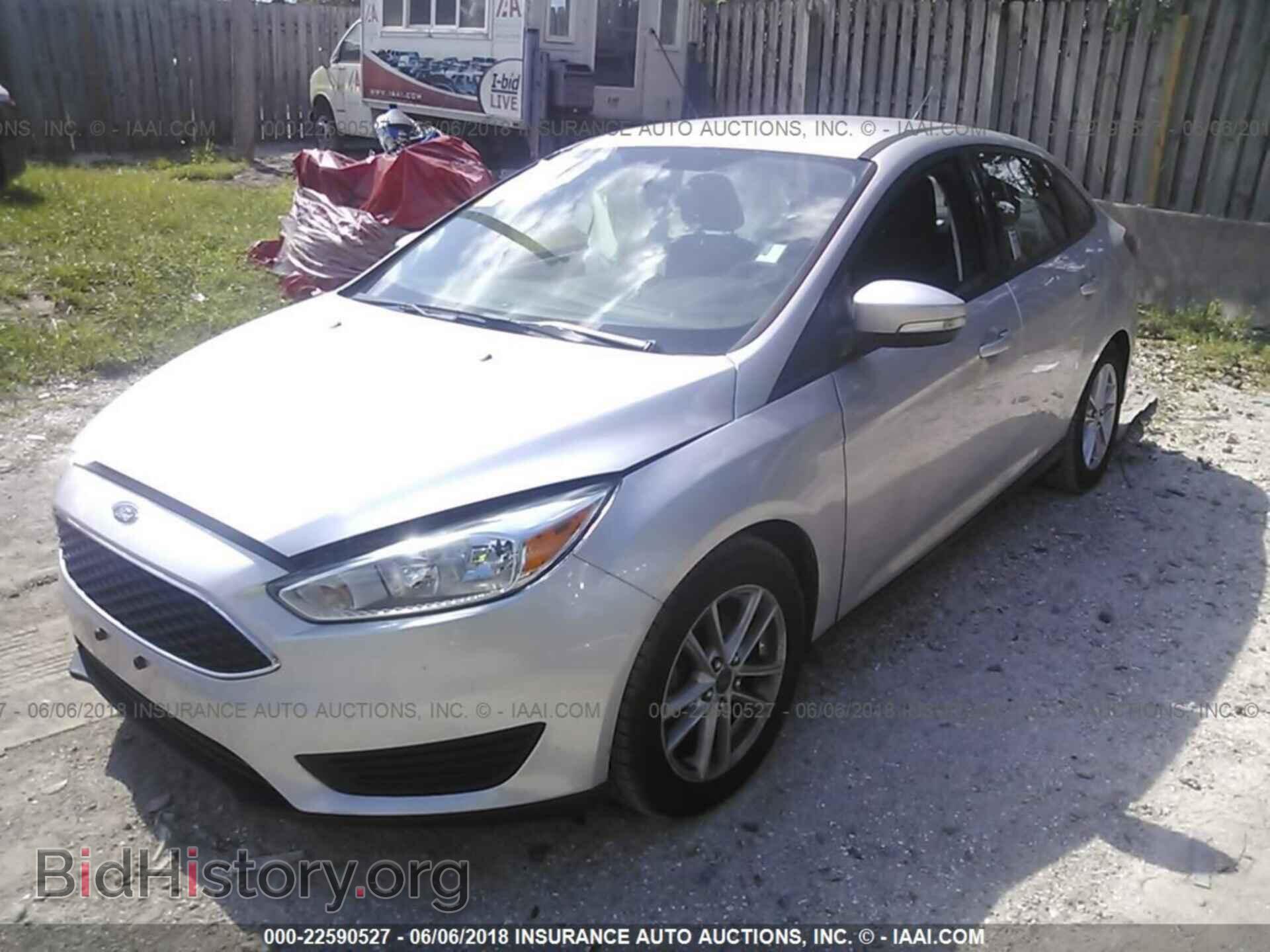 2015 Ford Focus - VIN: 1FADP3F29FL301662 - Photo 2