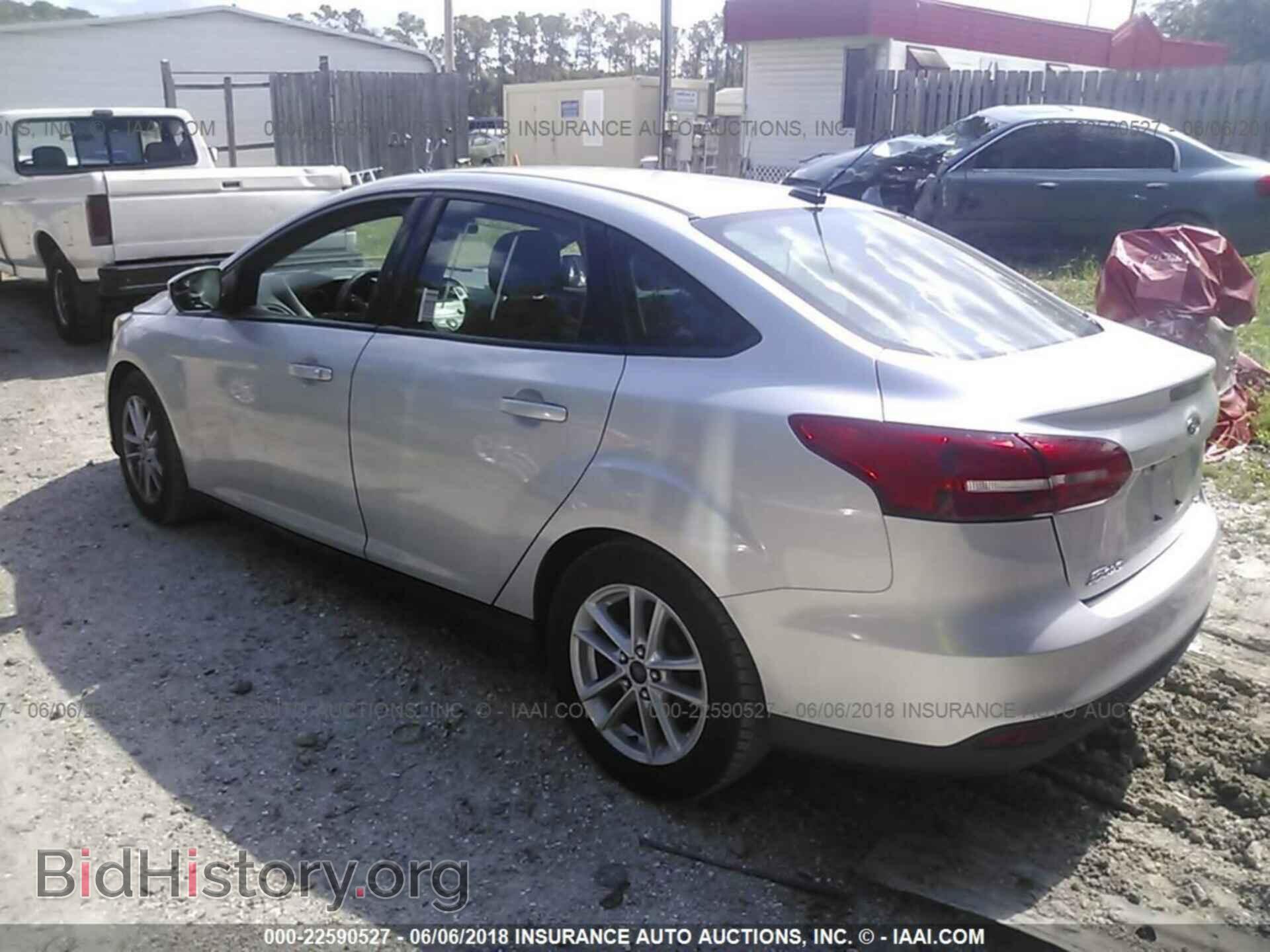 2015 Ford Focus - VIN: 1FADP3F29FL301662 - Photo 3