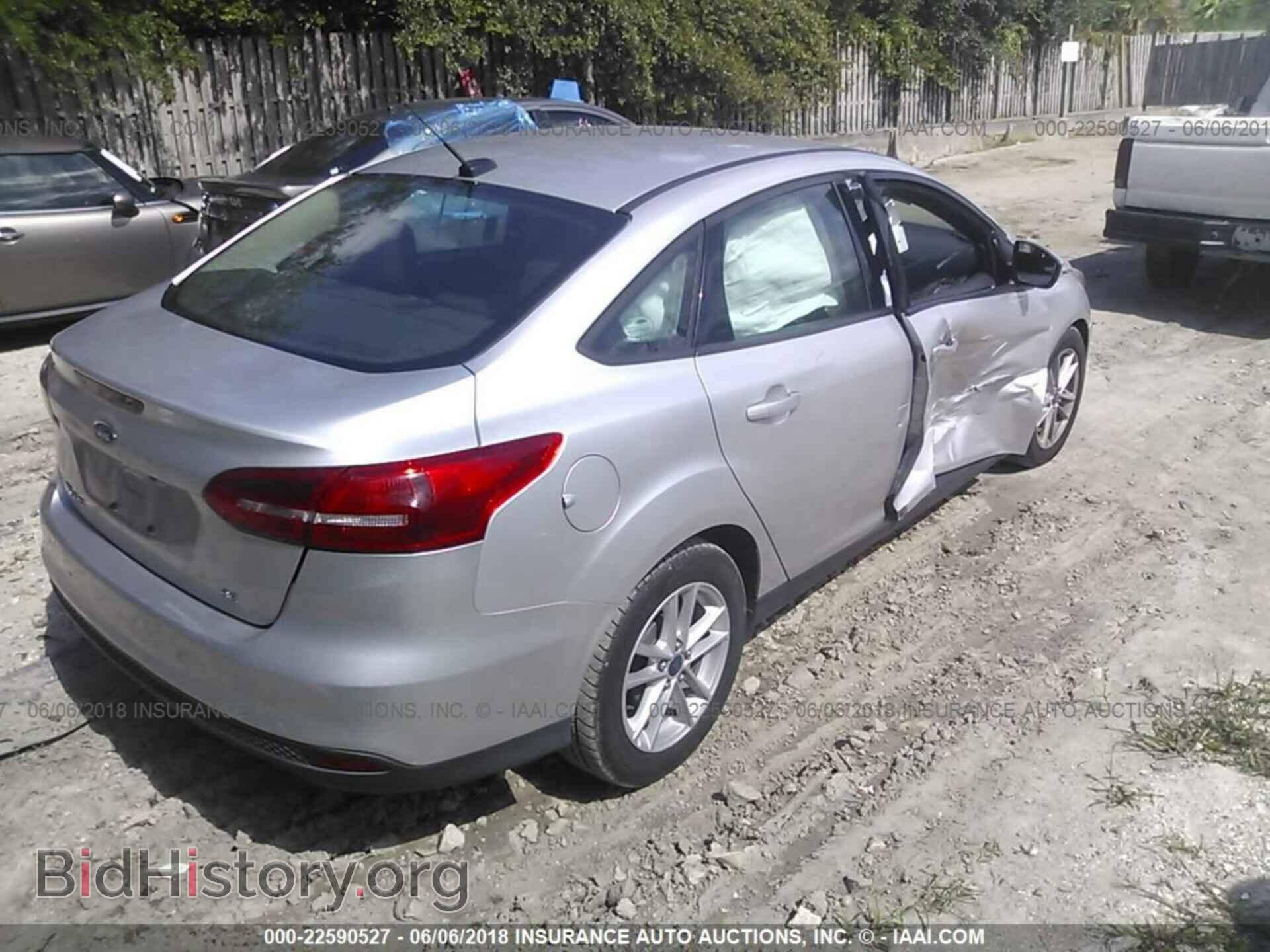 2015 Ford Focus - VIN: 1FADP3F29FL301662 - Photo 4