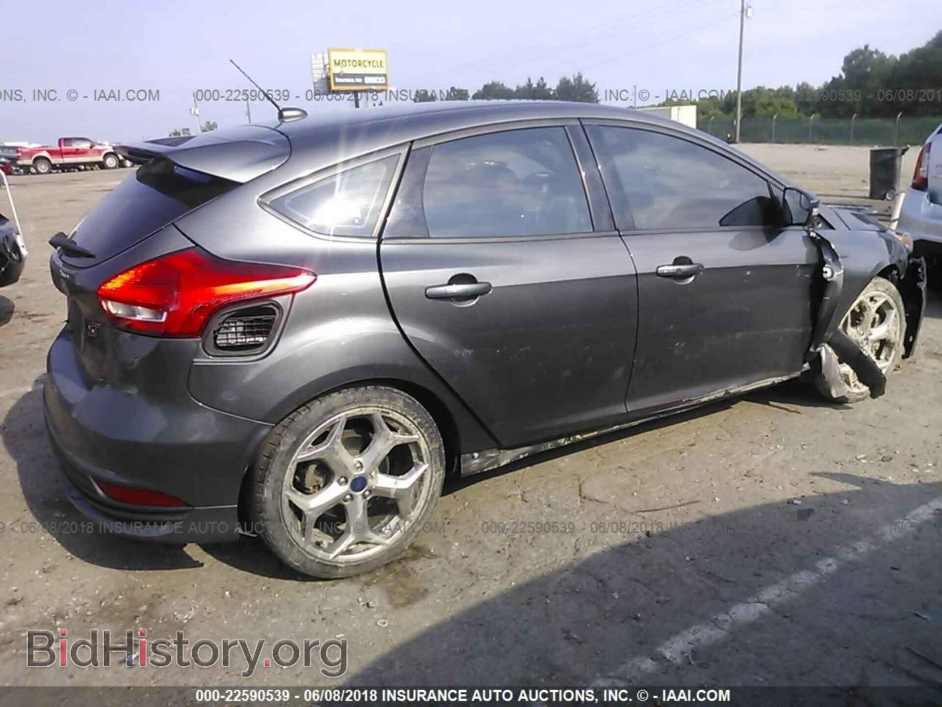 2016 Ford Focus - VIN: 1FADP3L94GL309381 - Photo 4