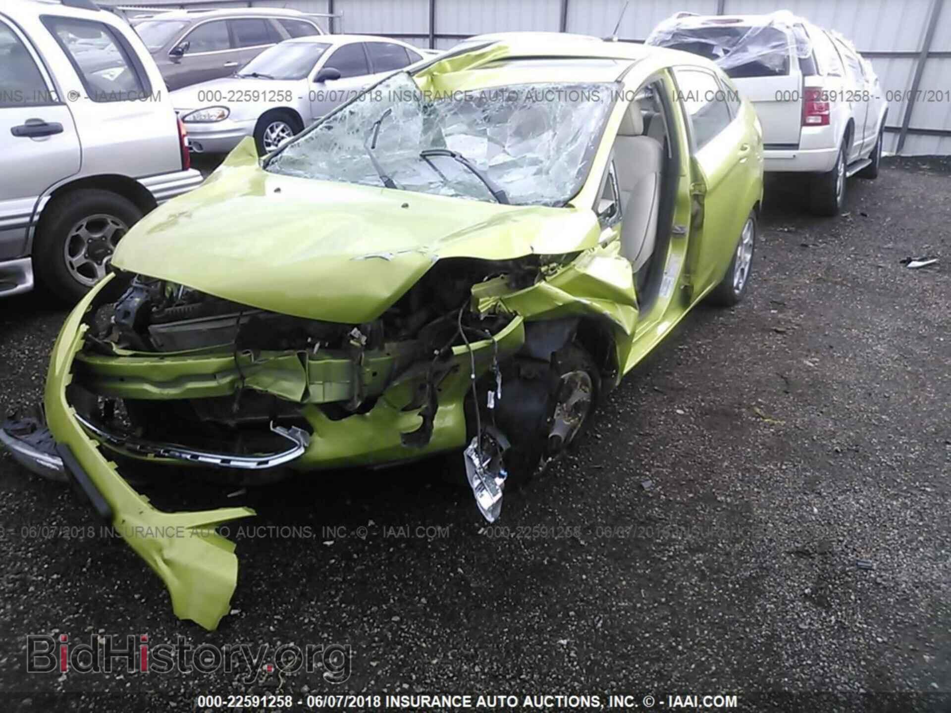 2011 Ford Fiesta - VIN: 3FADP4CJ9BM200499 - Фото 2