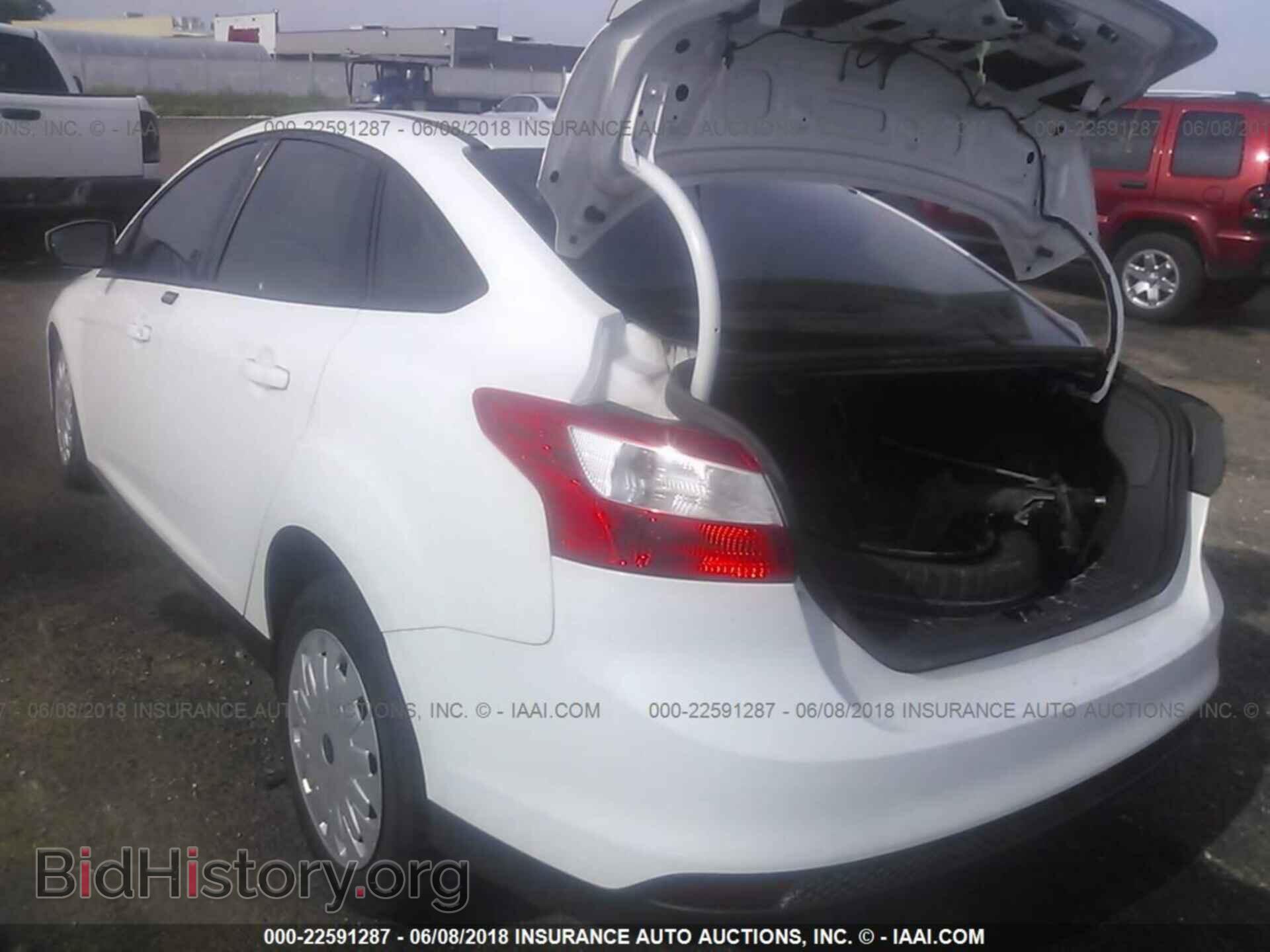 2012 Ford Focus - VIN: 1FAHP3F23CL366486 - Photo 3