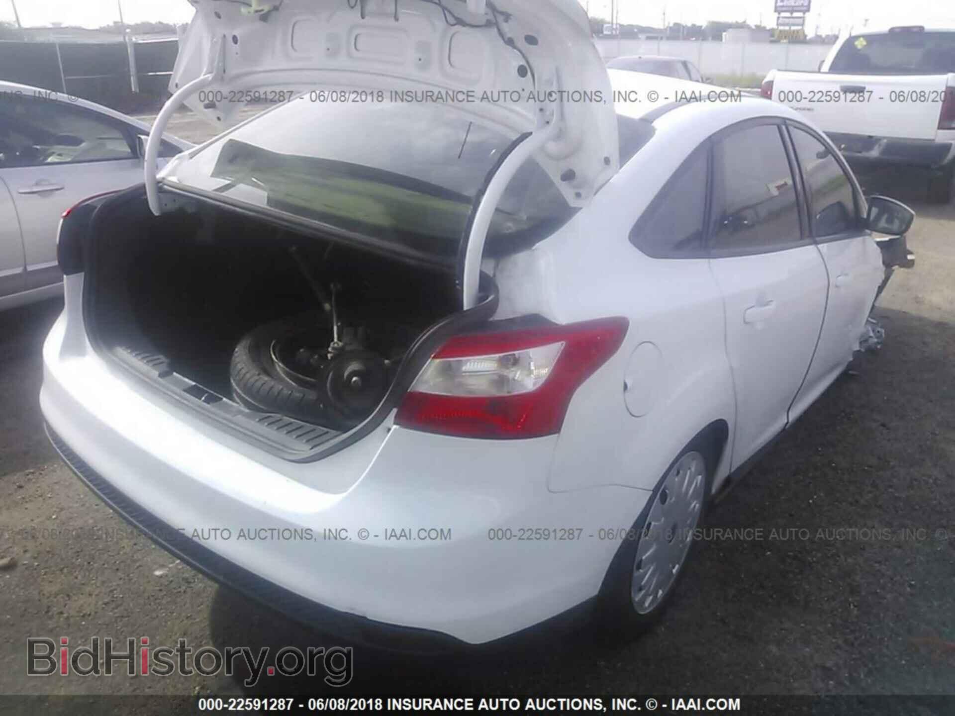 2012 Ford Focus - VIN: 1FAHP3F23CL366486 - Photo 4