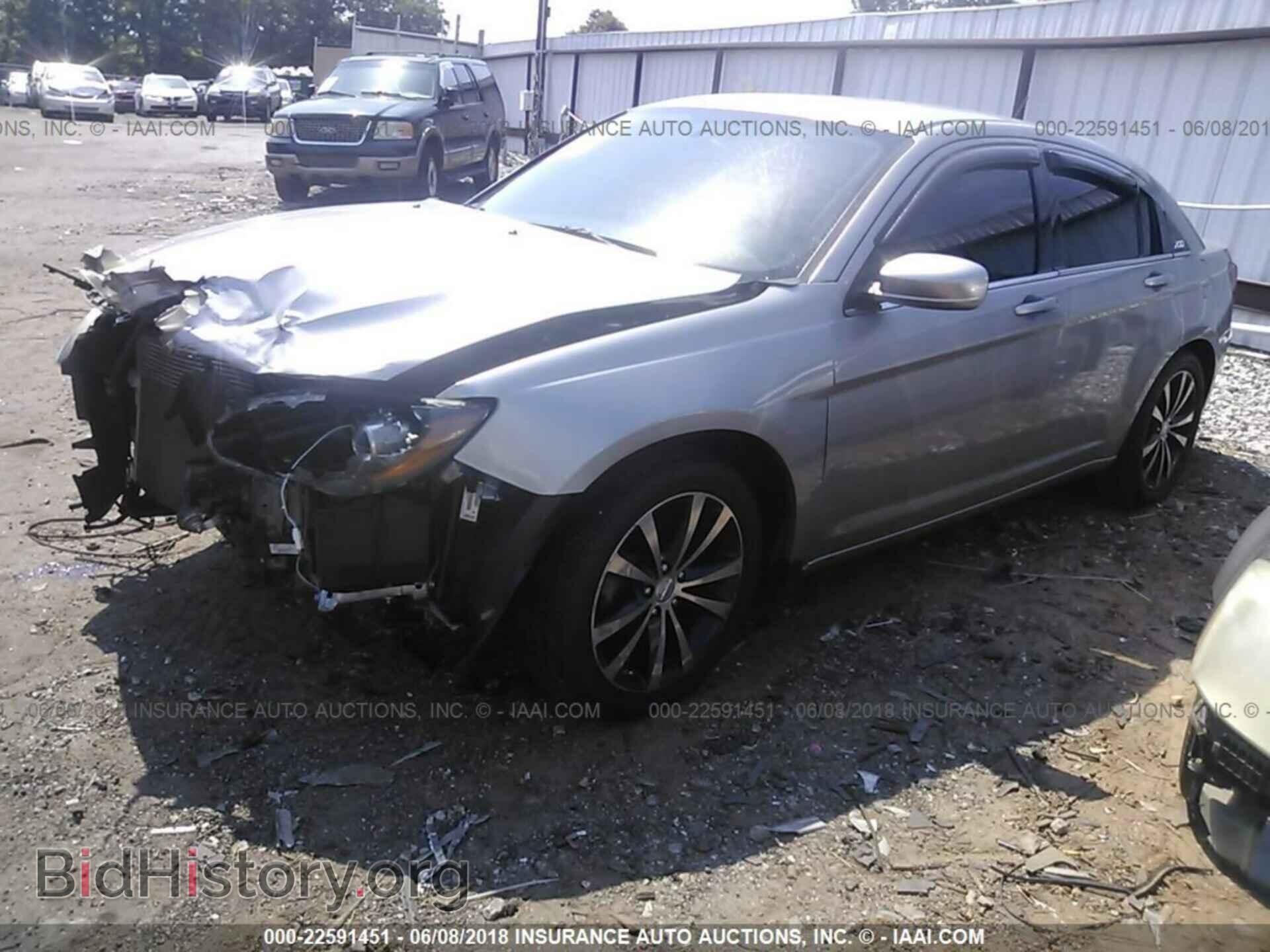 2014 Chrysler 200 - VIN: 1C3CCBBB9EN190989 - Photo 2