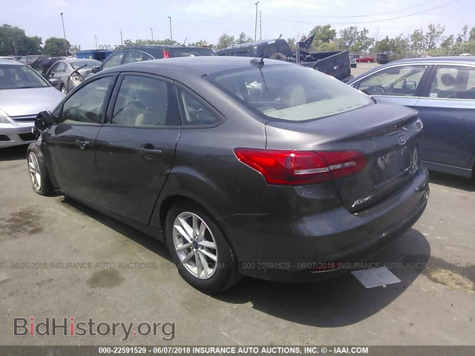2016 Ford Focus - VIN: 1FADP3F27GL202002 - Фото 3