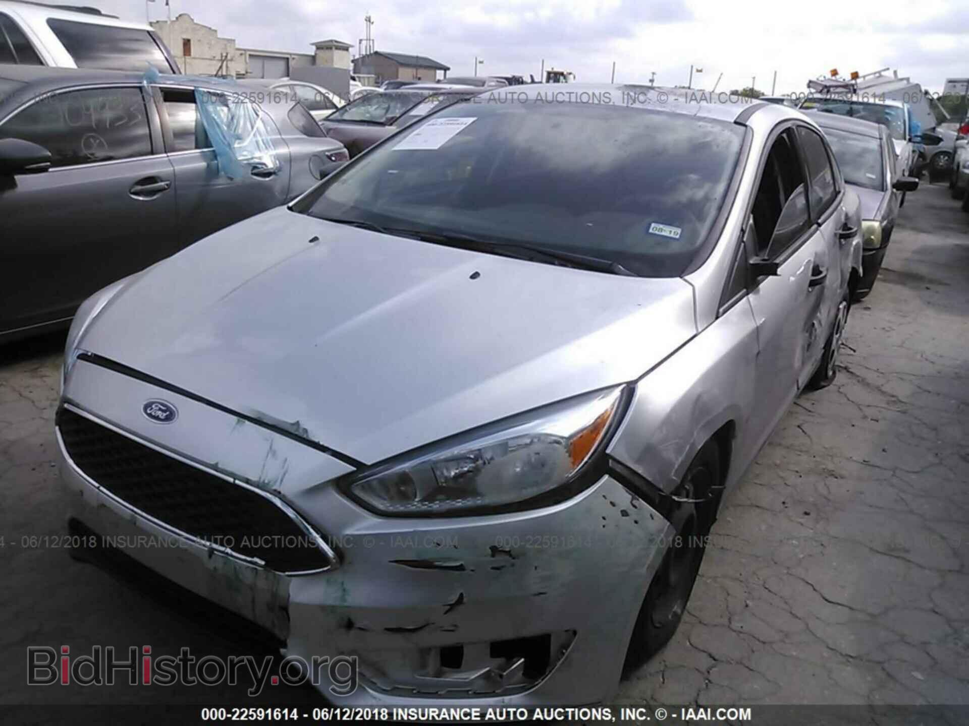 2017 Ford Focus - VIN: 1FADP3E21HL313647 - Photo 2
