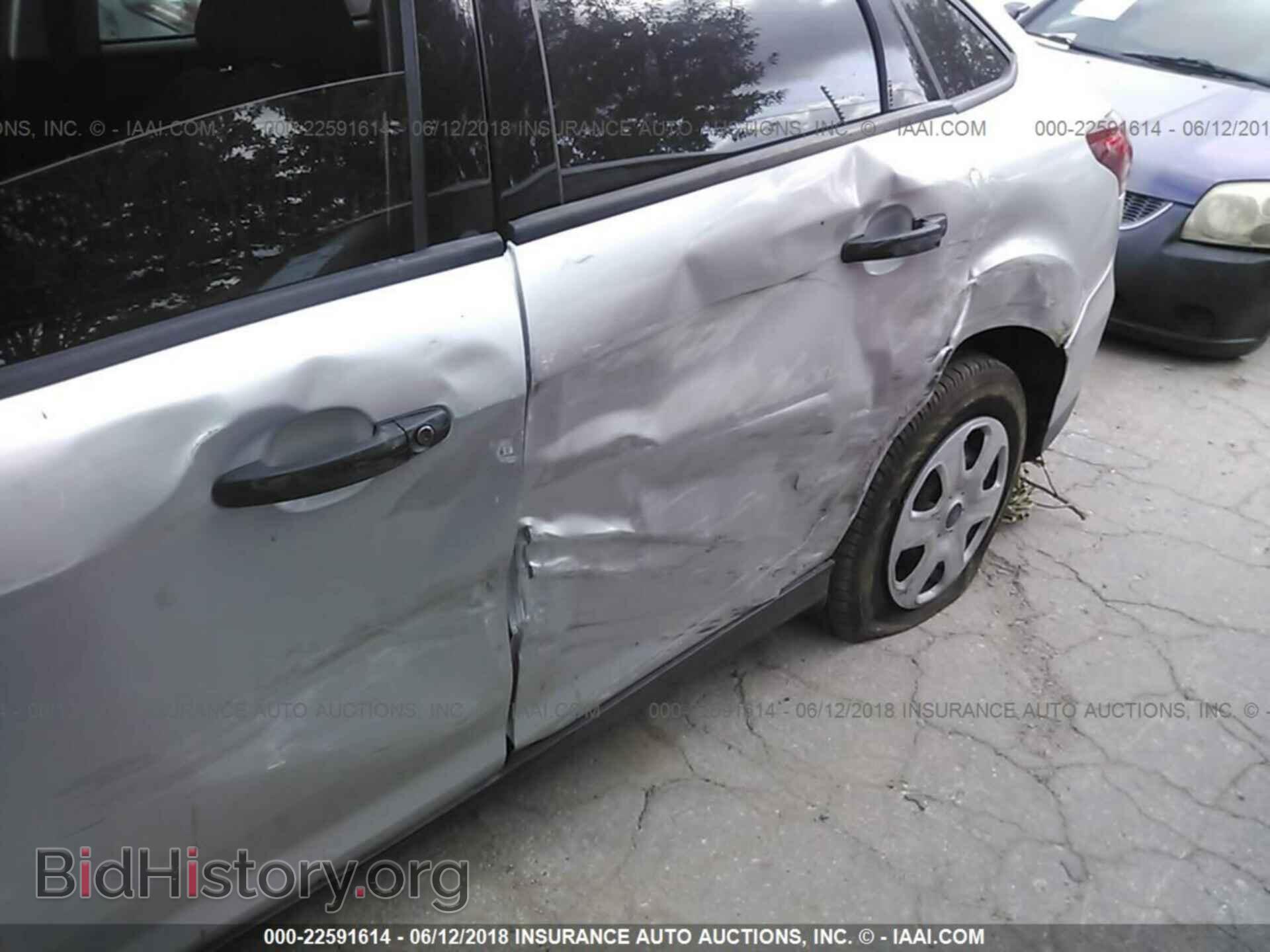 2017 Ford Focus - VIN: 1FADP3E21HL313647 - Photo 6