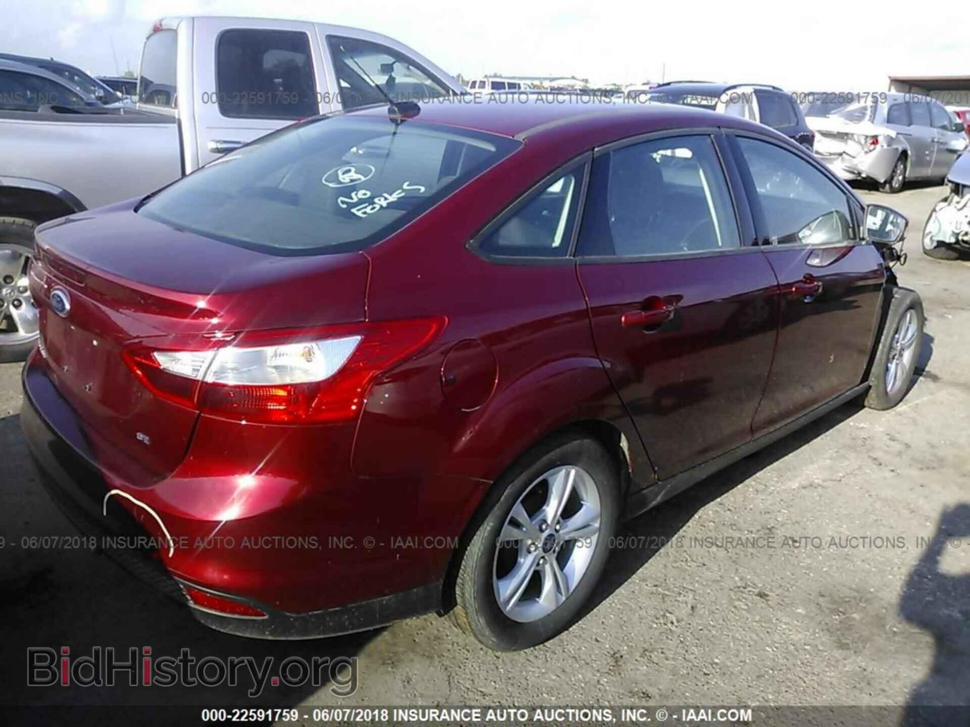 2014 Ford Focus - VIN: 1FADP3F23EL350810 - Photo 4