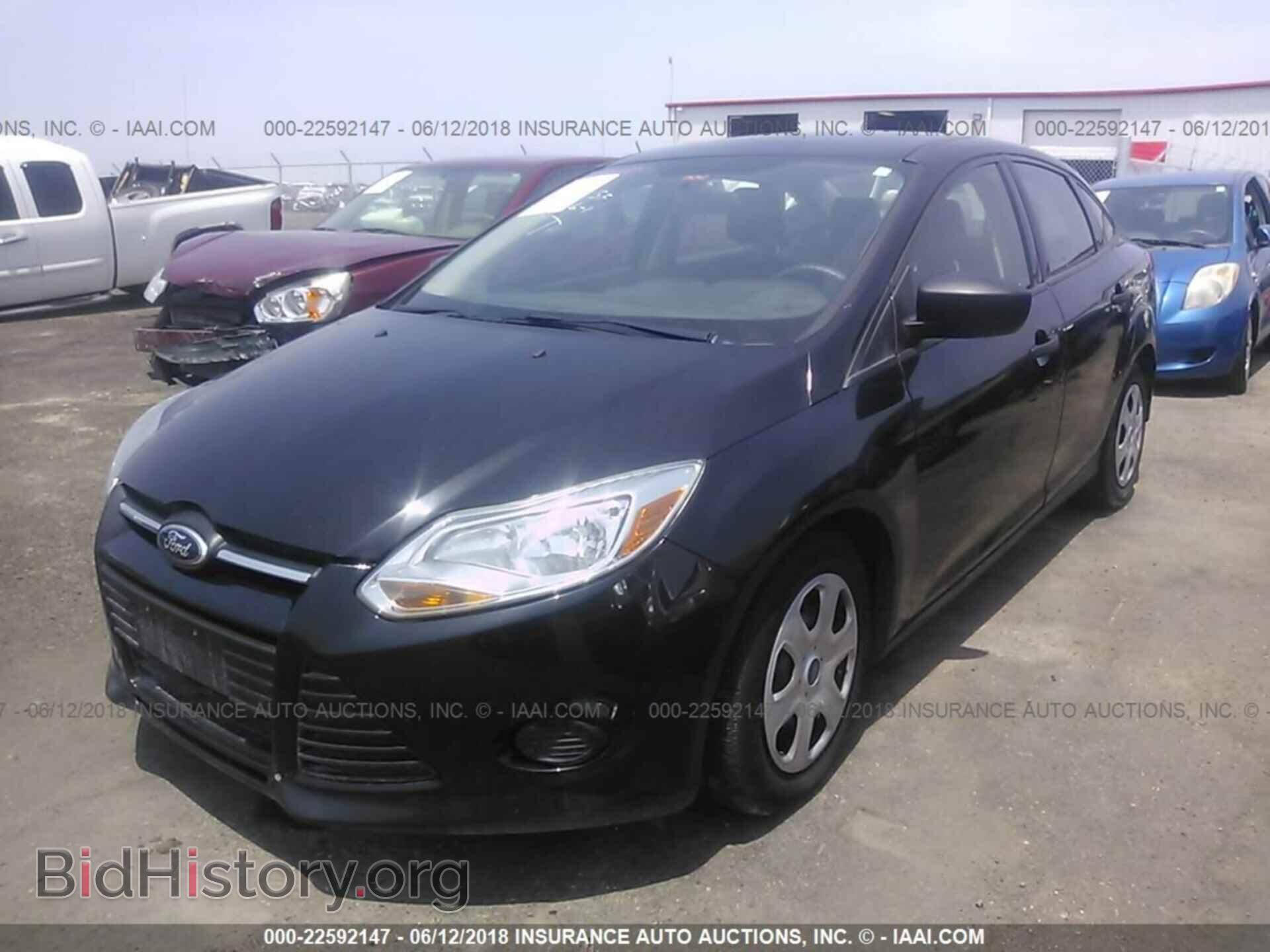 2013 Ford Focus - VIN: 1FADP3E20DL276925 - Photo 2