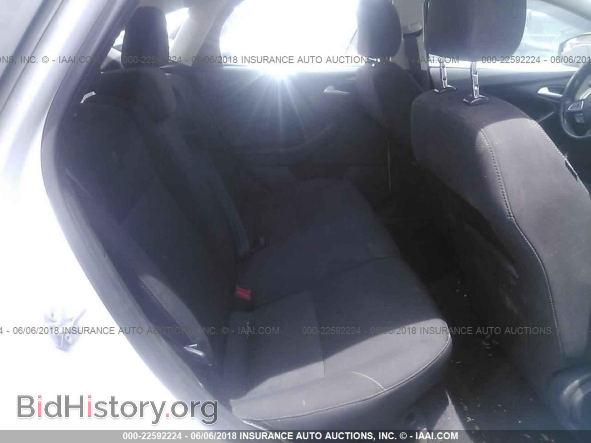 2016 Ford Focus - VIN: 1FADP3K25GL302041 - Photo 8