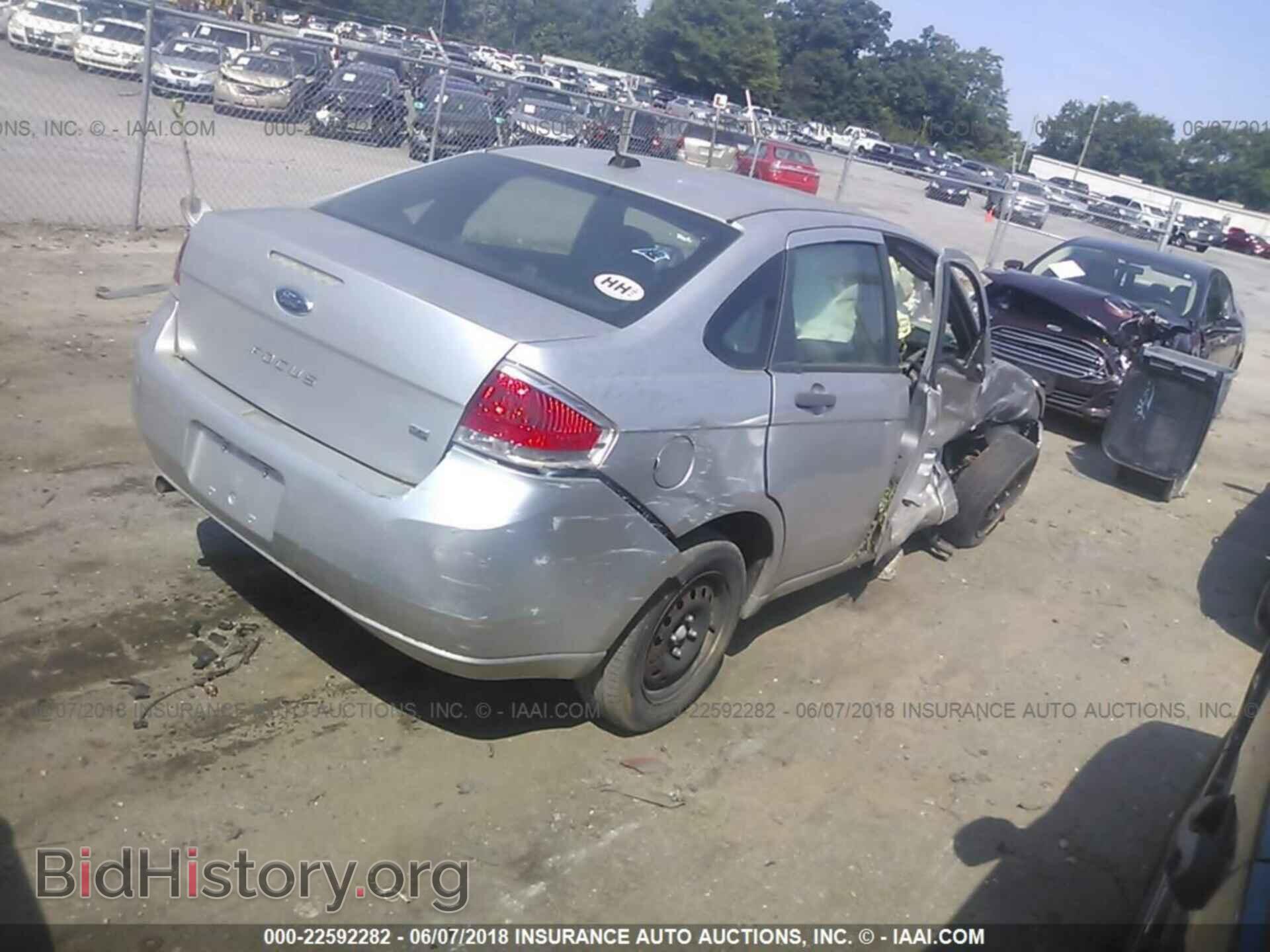 2011 Ford Focus - VIN: 1FAHP3FN4BW111692 - Фото 4
