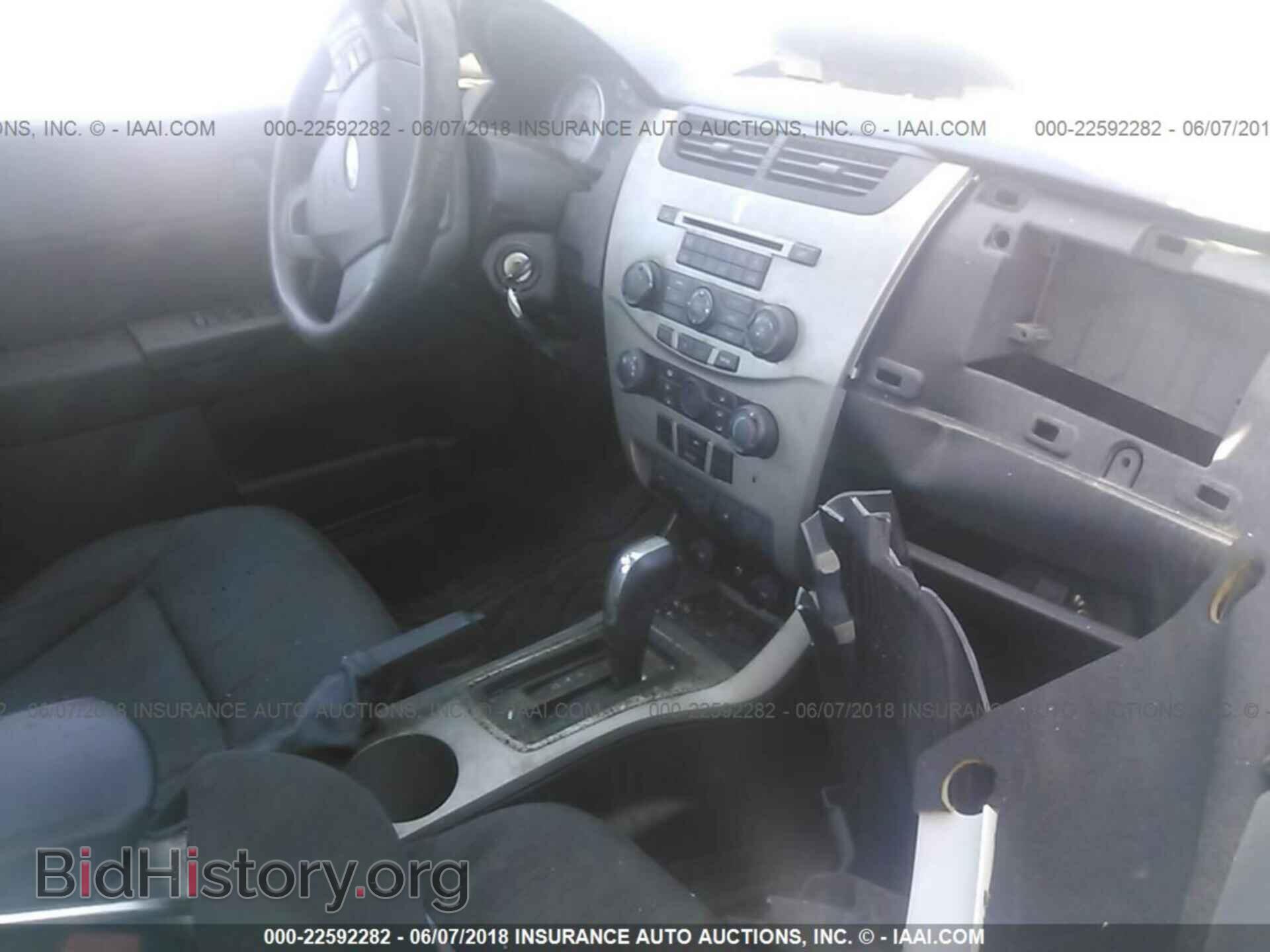 2011 Ford Focus - VIN: 1FAHP3FN4BW111692 - Фото 5