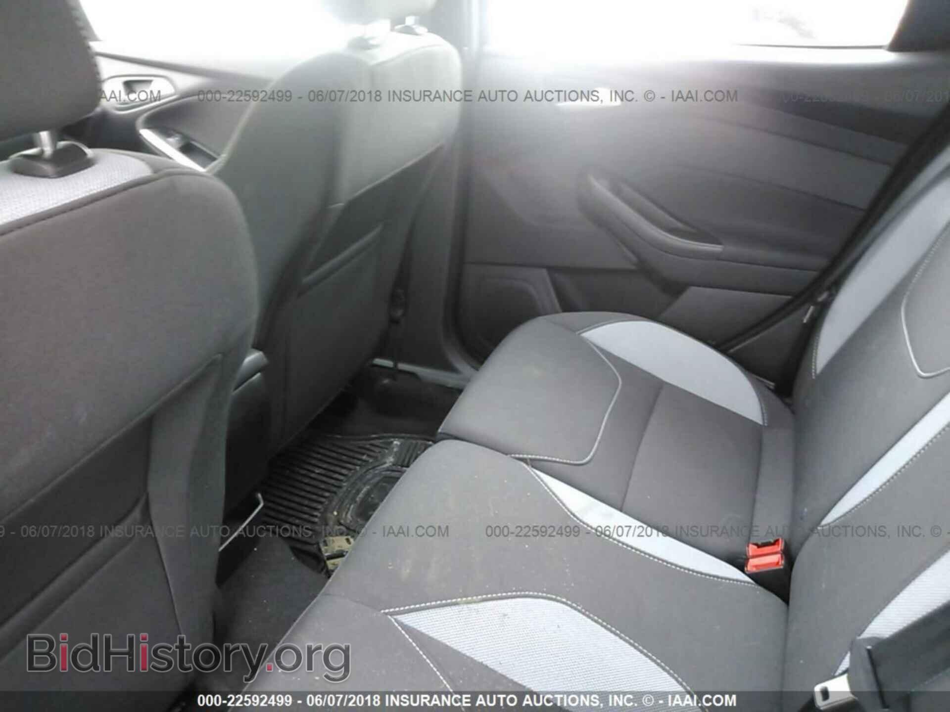 2016 Ford Focus - VIN: 1FADP3L98GL253235 - Photo 8