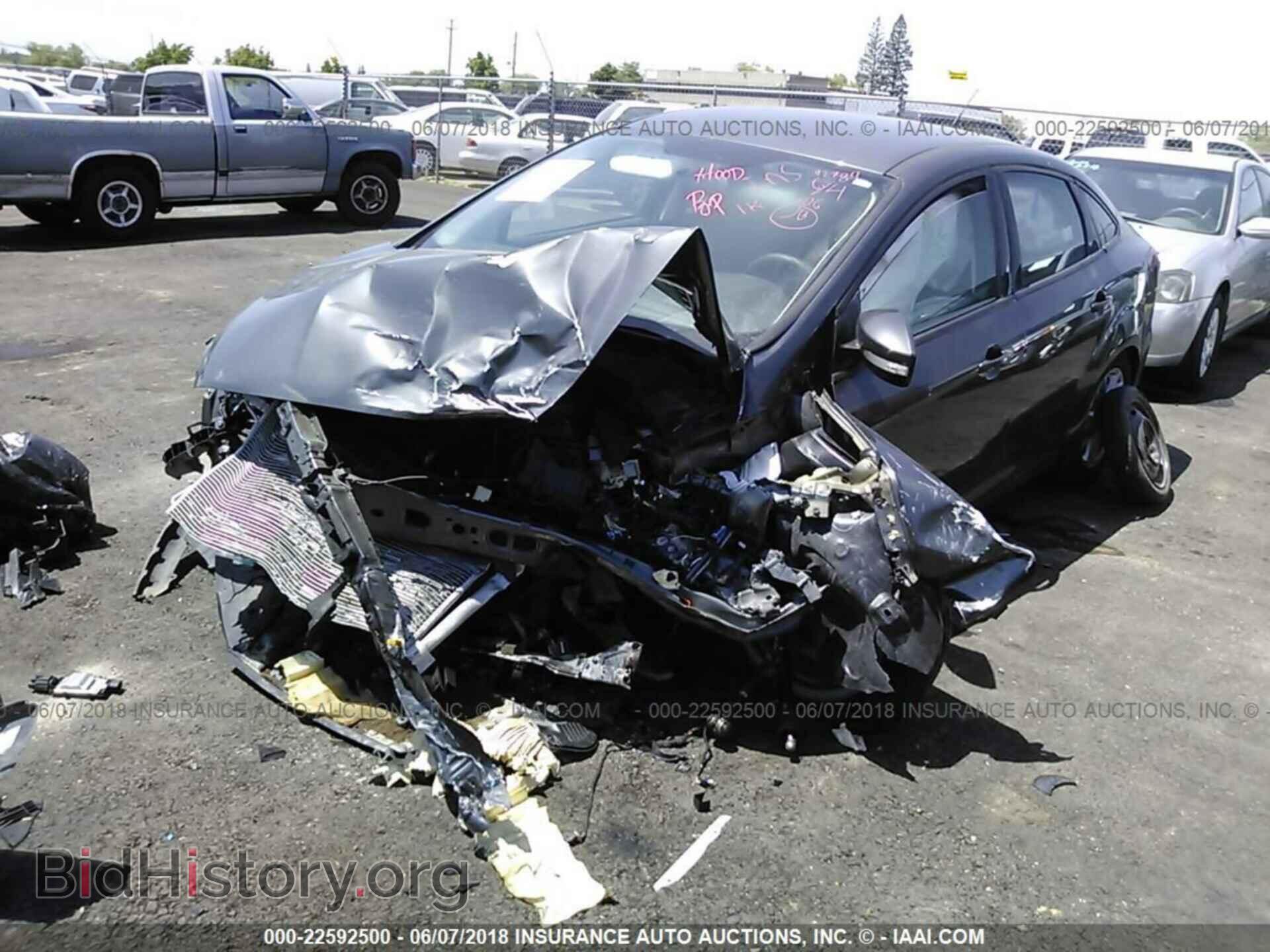2016 Ford Focus - VIN: 1FADP3F29GL337692 - Photo 2