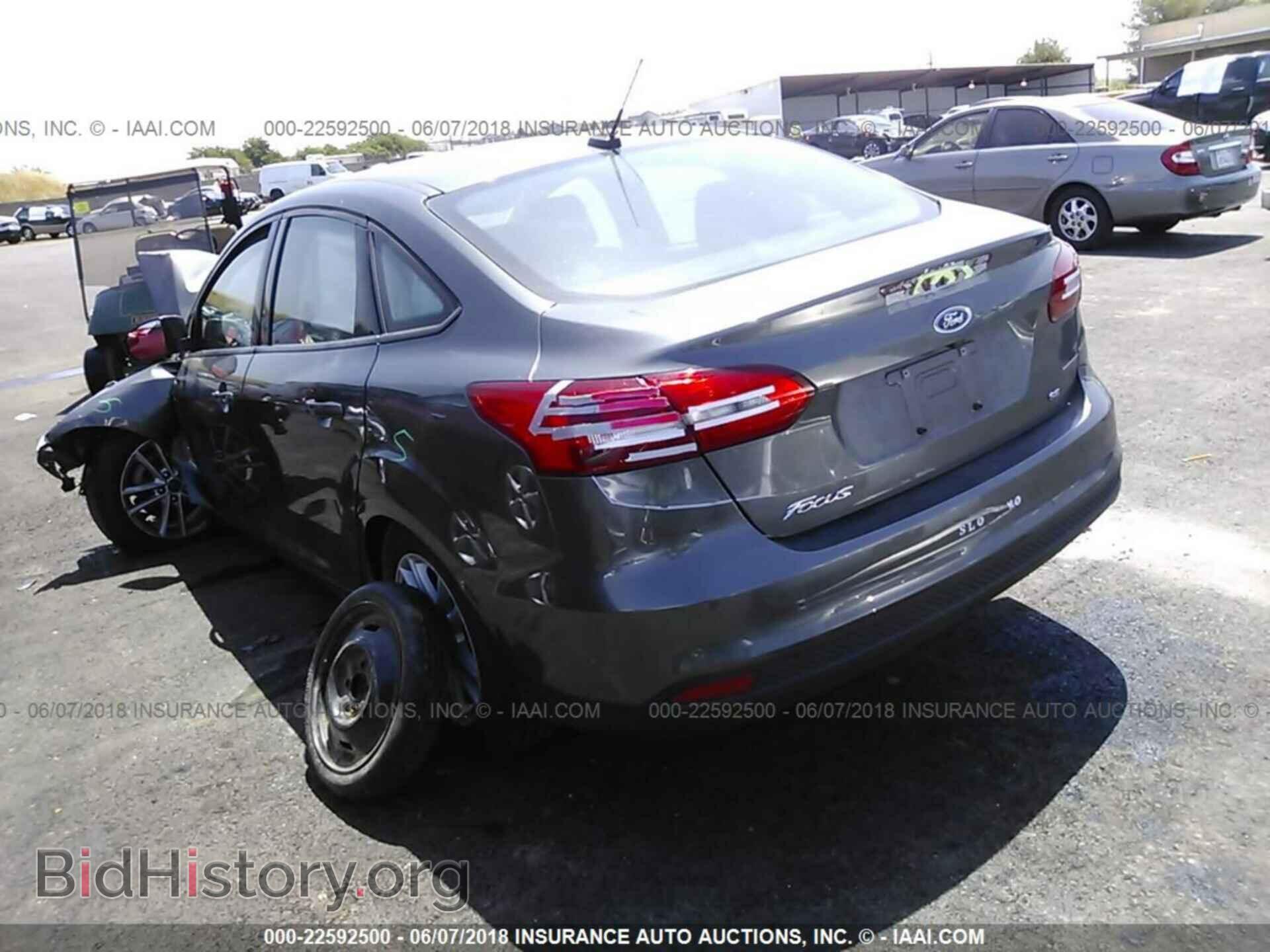 2016 Ford Focus - VIN: 1FADP3F29GL337692 - Photo 3