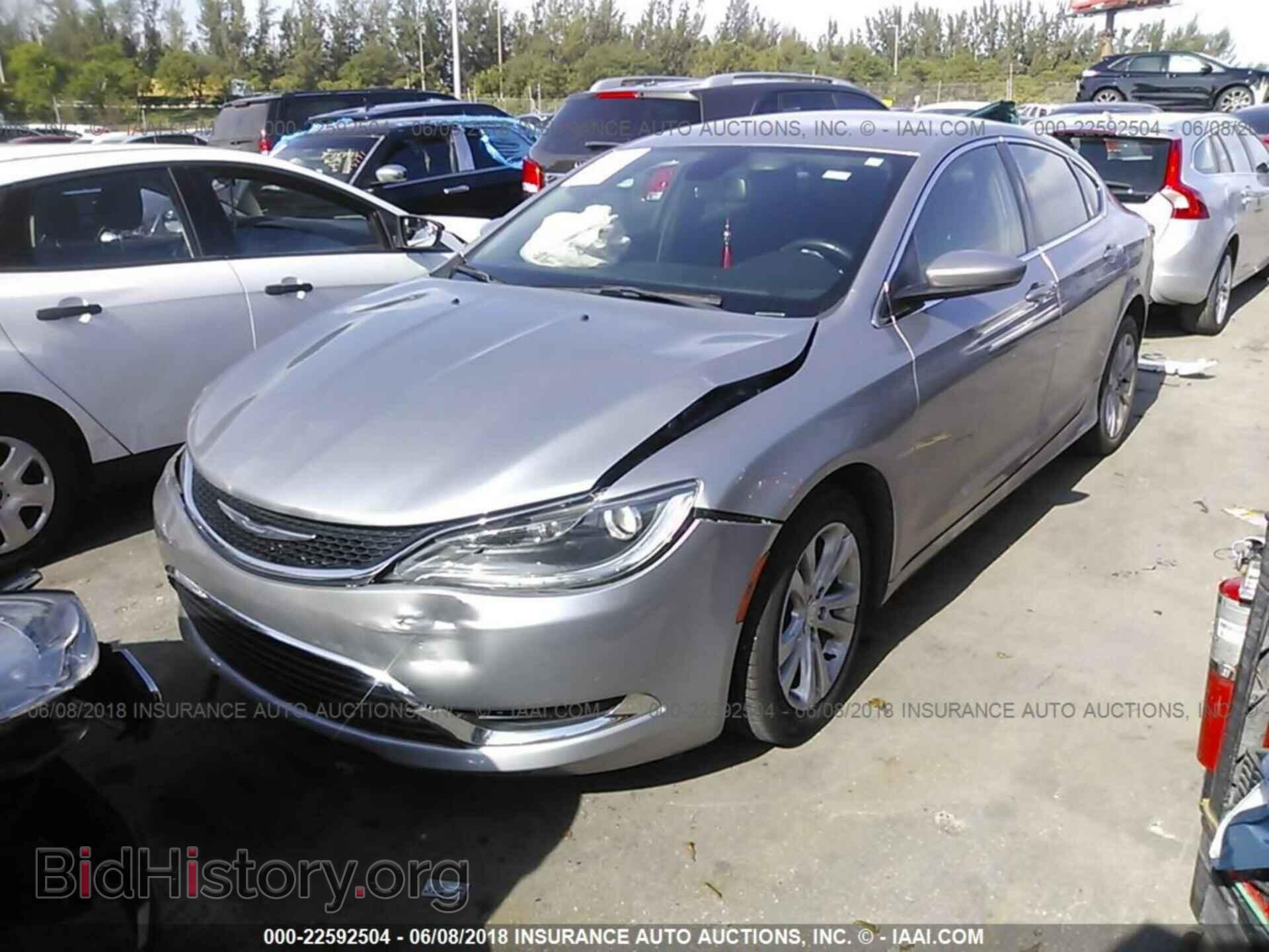 2015 Chrysler 200 - VIN: 1C3CCCAB9FN666358 - Photo 2