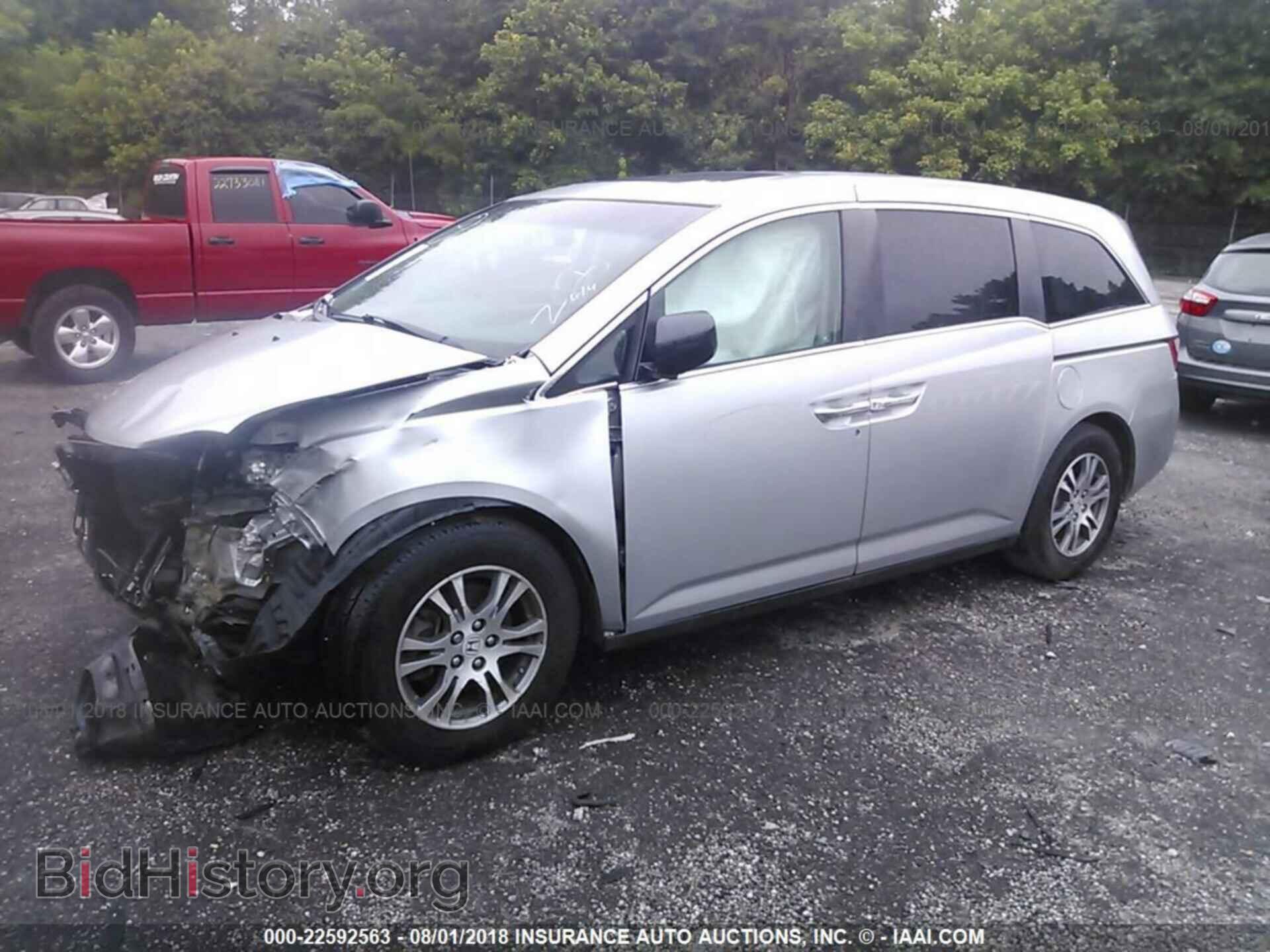 2011 Honda Odyssey - VIN: 5FNRL5H61BB022095 - Фото 2