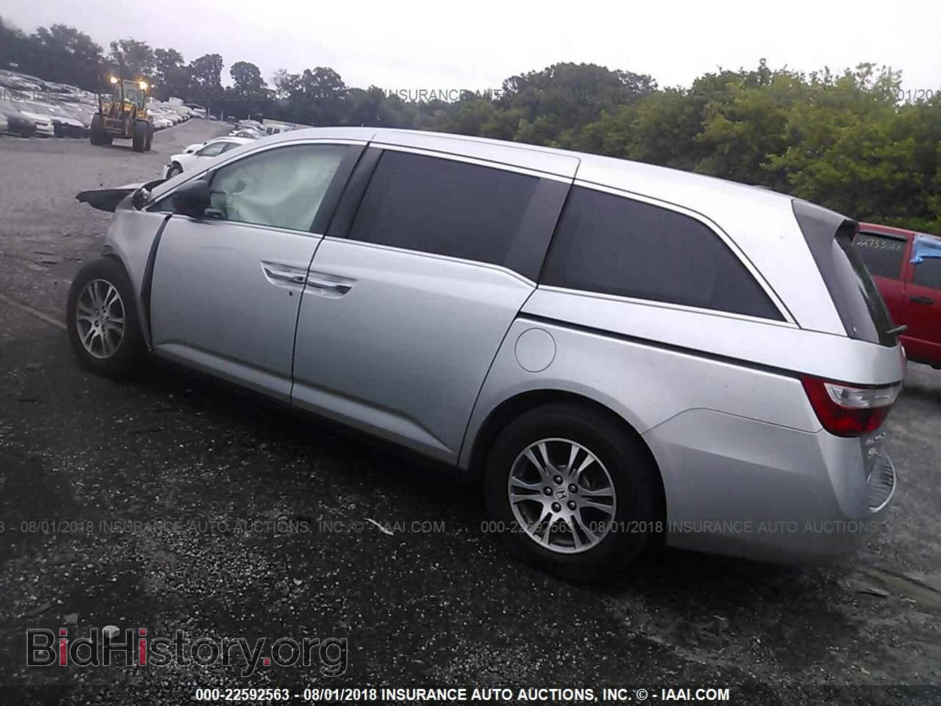 2011 Honda Odyssey - VIN: 5FNRL5H61BB022095 - Фото 3
