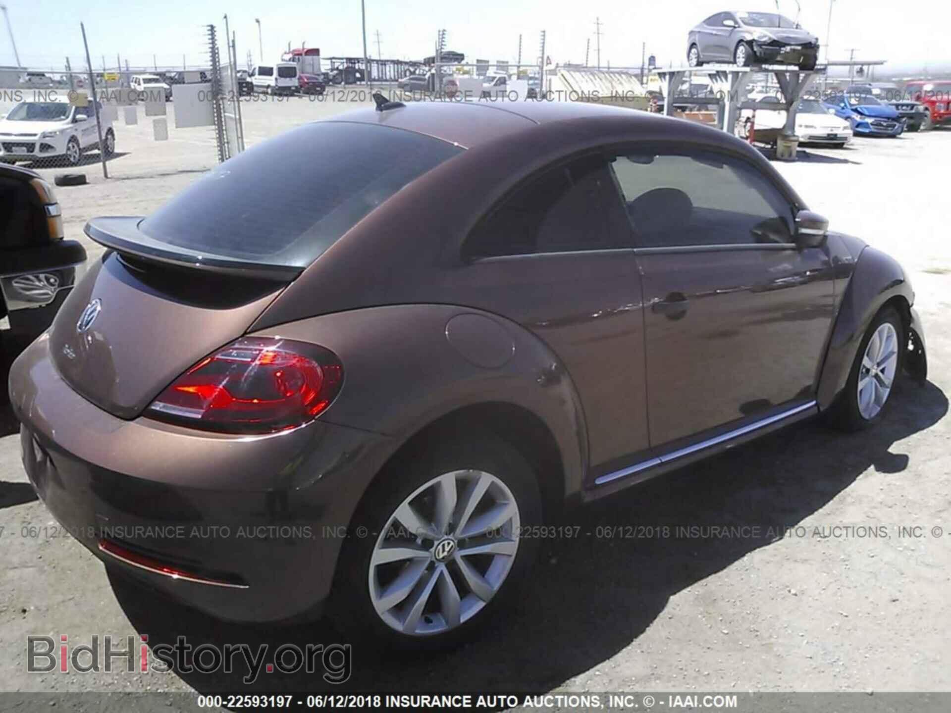 2017 Volkswagen Beetle - VIN: 3VWF17AT7HM624070 - Фото 4