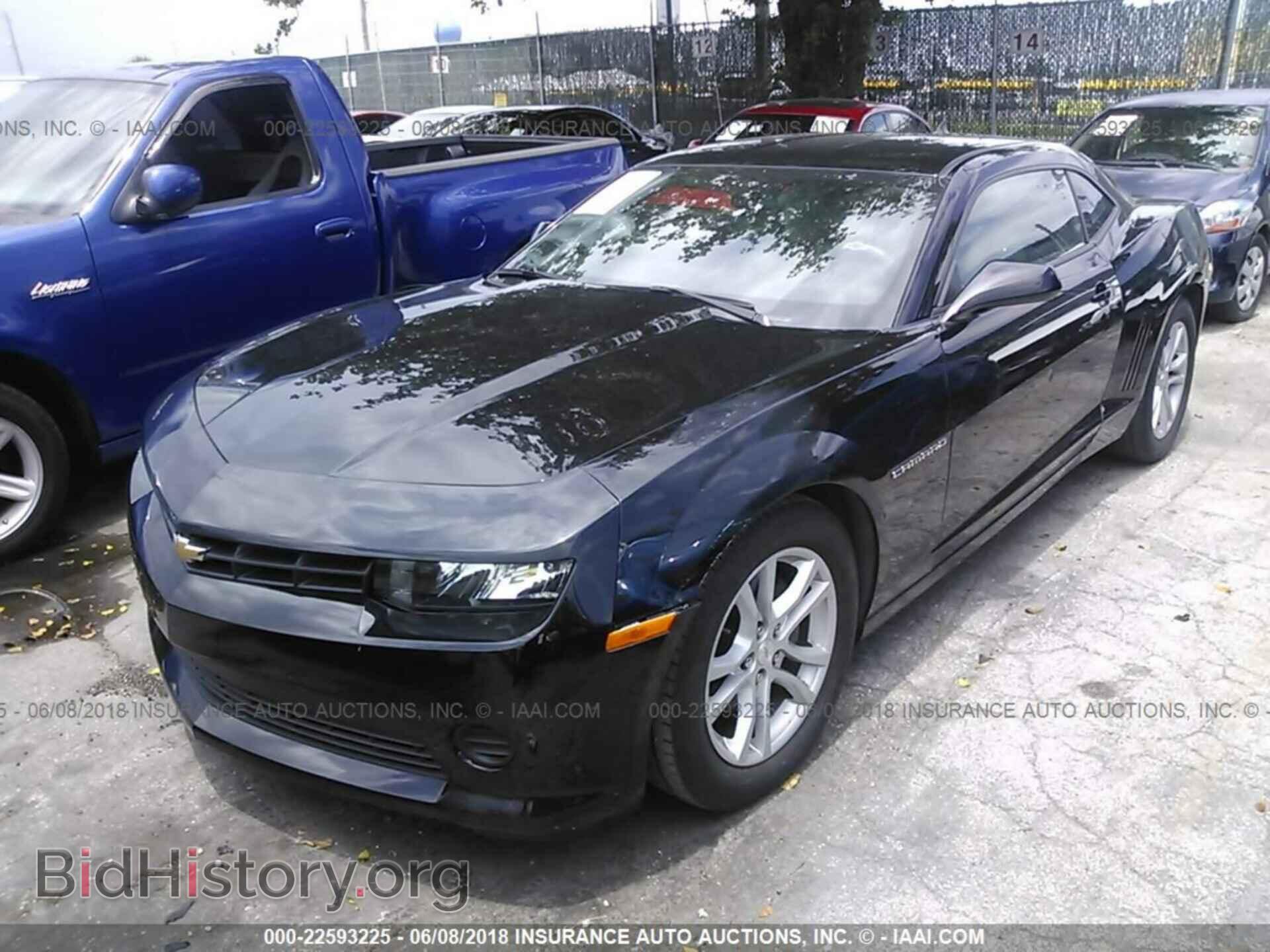 2015 Chevrolet Camaro - VIN: 2G1FA1E31F9301402 - Photo 2