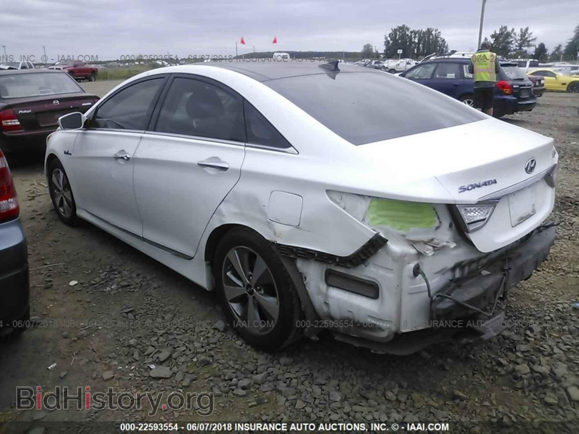 2012 Hyundai Sonata - VIN: KMHEC4A4XCA024290 - Photo 3