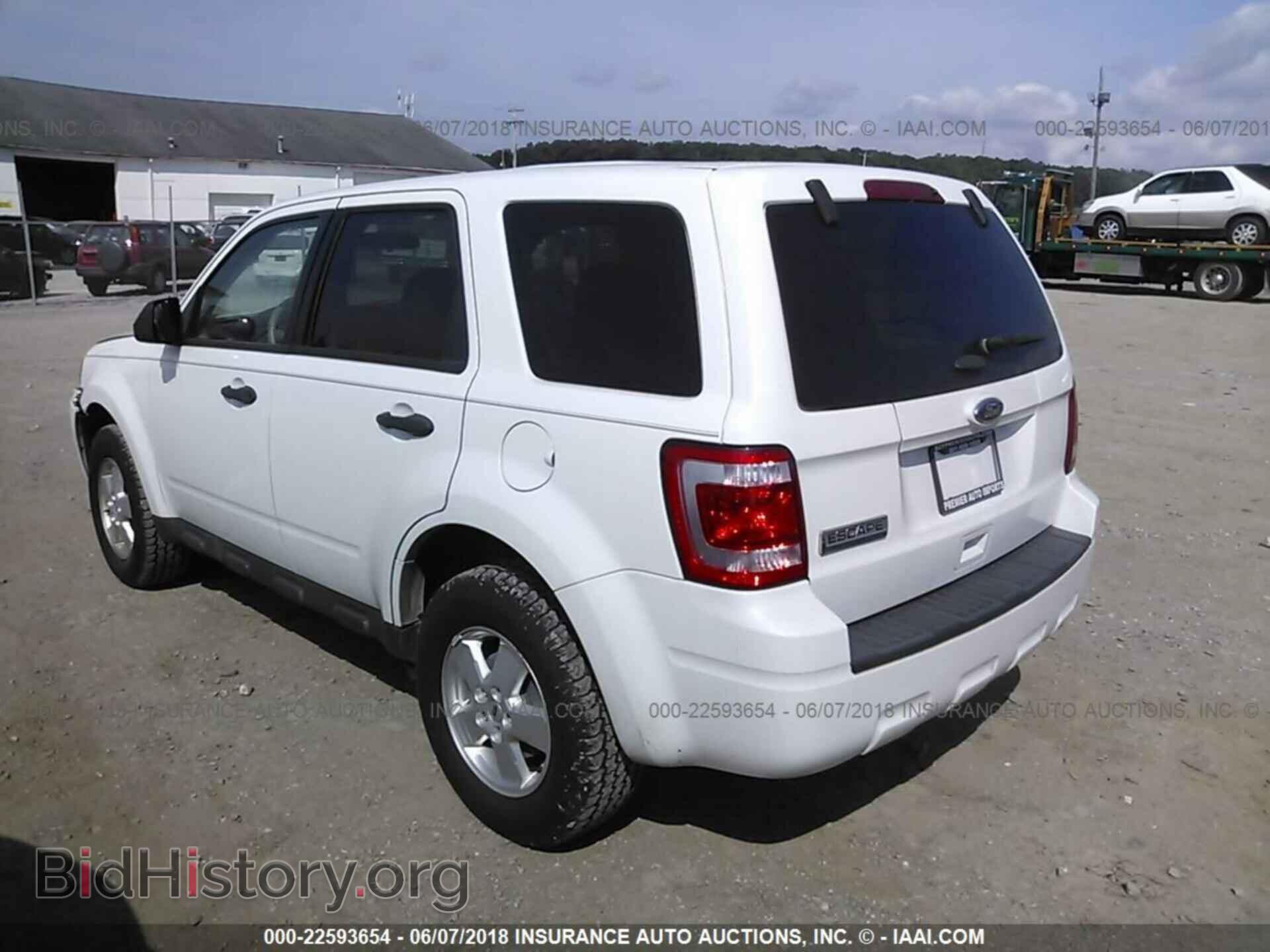 2011 Ford Escape - VIN: 1FMCU0C70BKB47920 - Photo 3