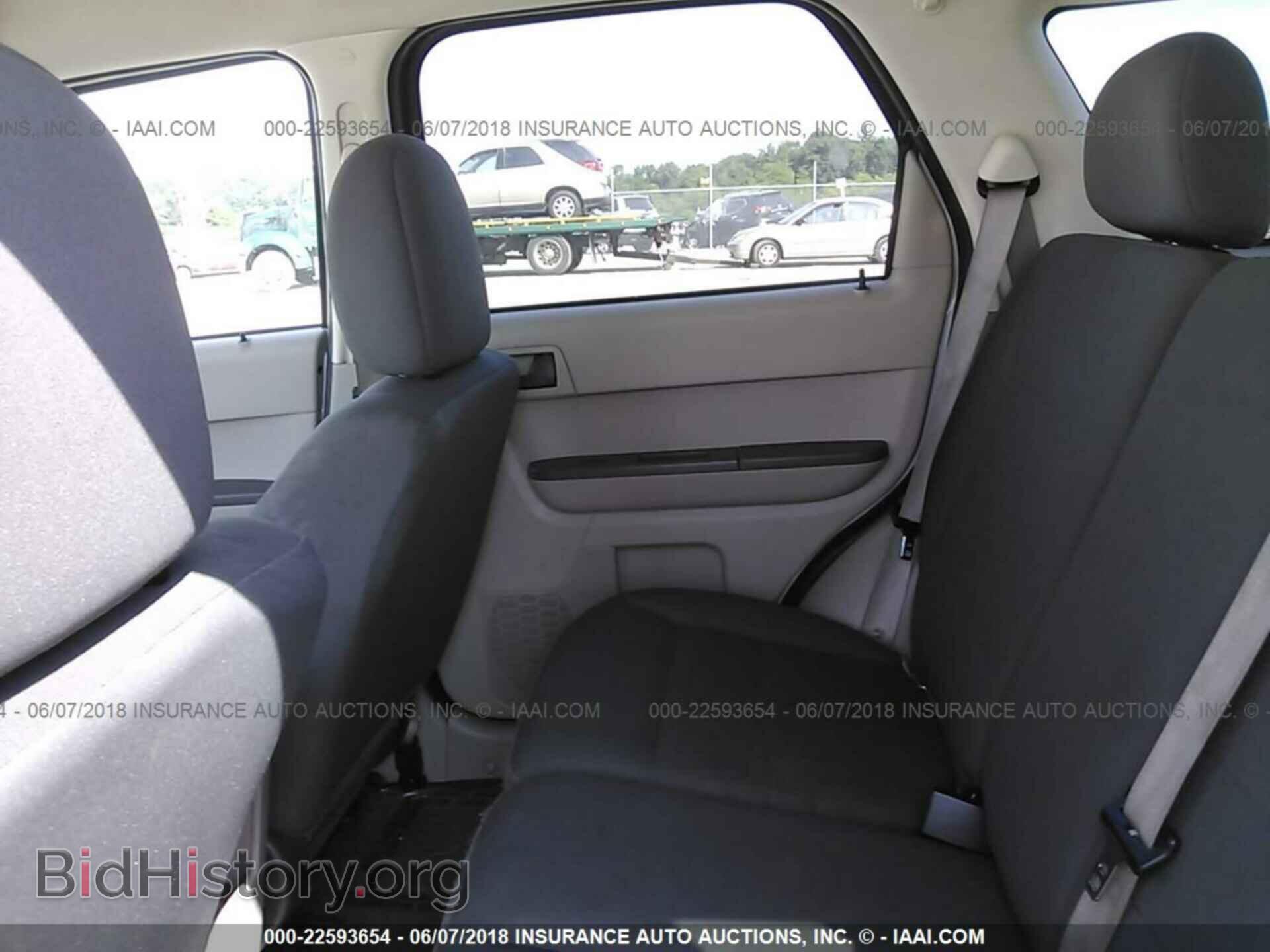 2011 Ford Escape - VIN: 1FMCU0C70BKB47920 - Photo 8