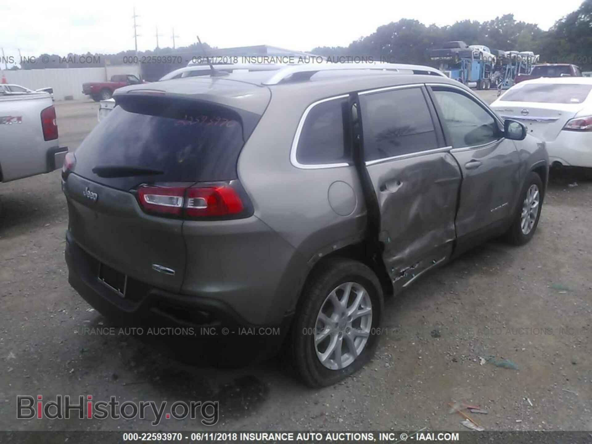 2017 Jeep Cherokee - VIN: 1C4PJLCB2HW574084 - Фото 4