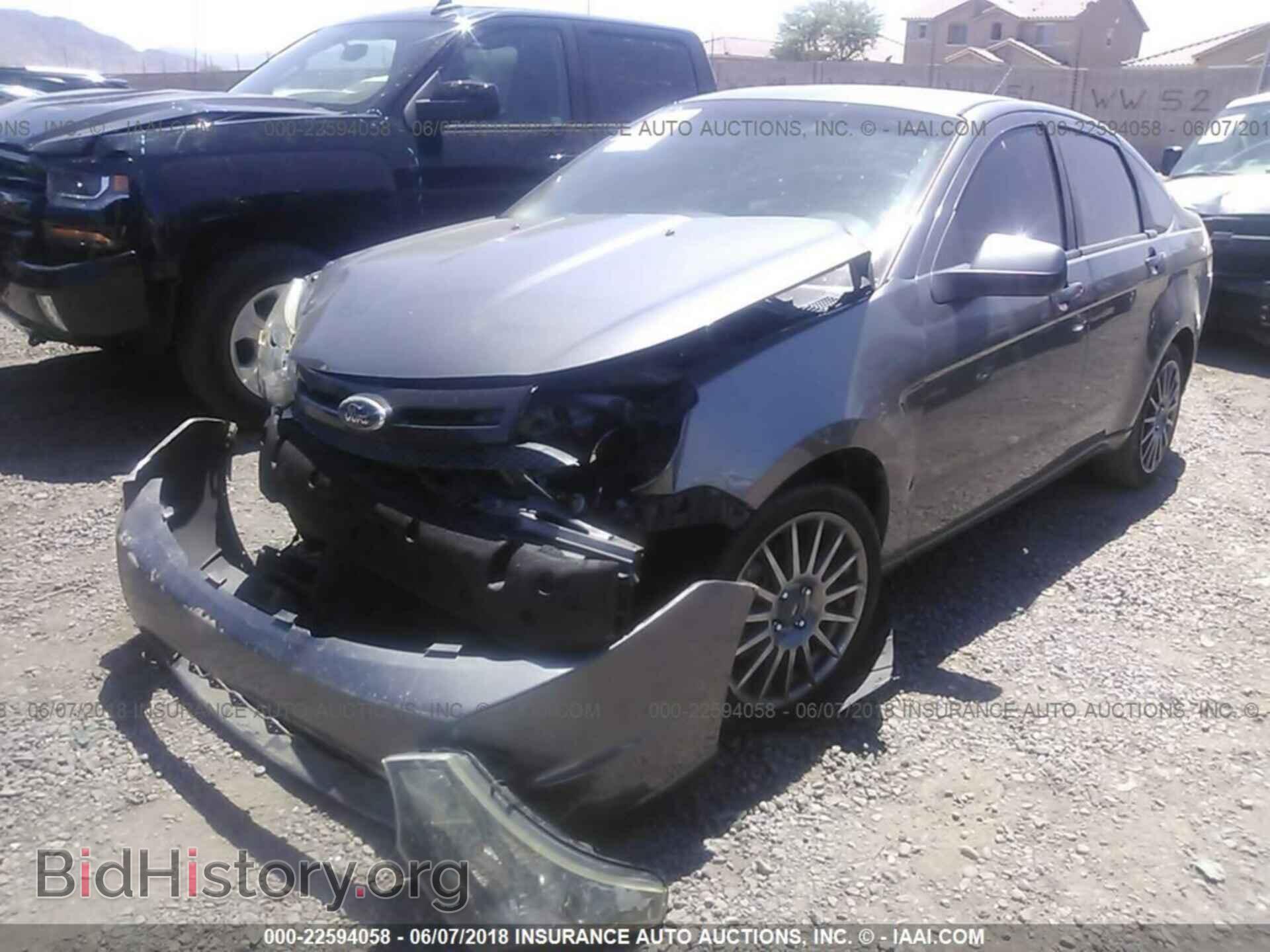 2011 Ford Focus - VIN: 1FAHP3GN4BW167291 - Фото 2