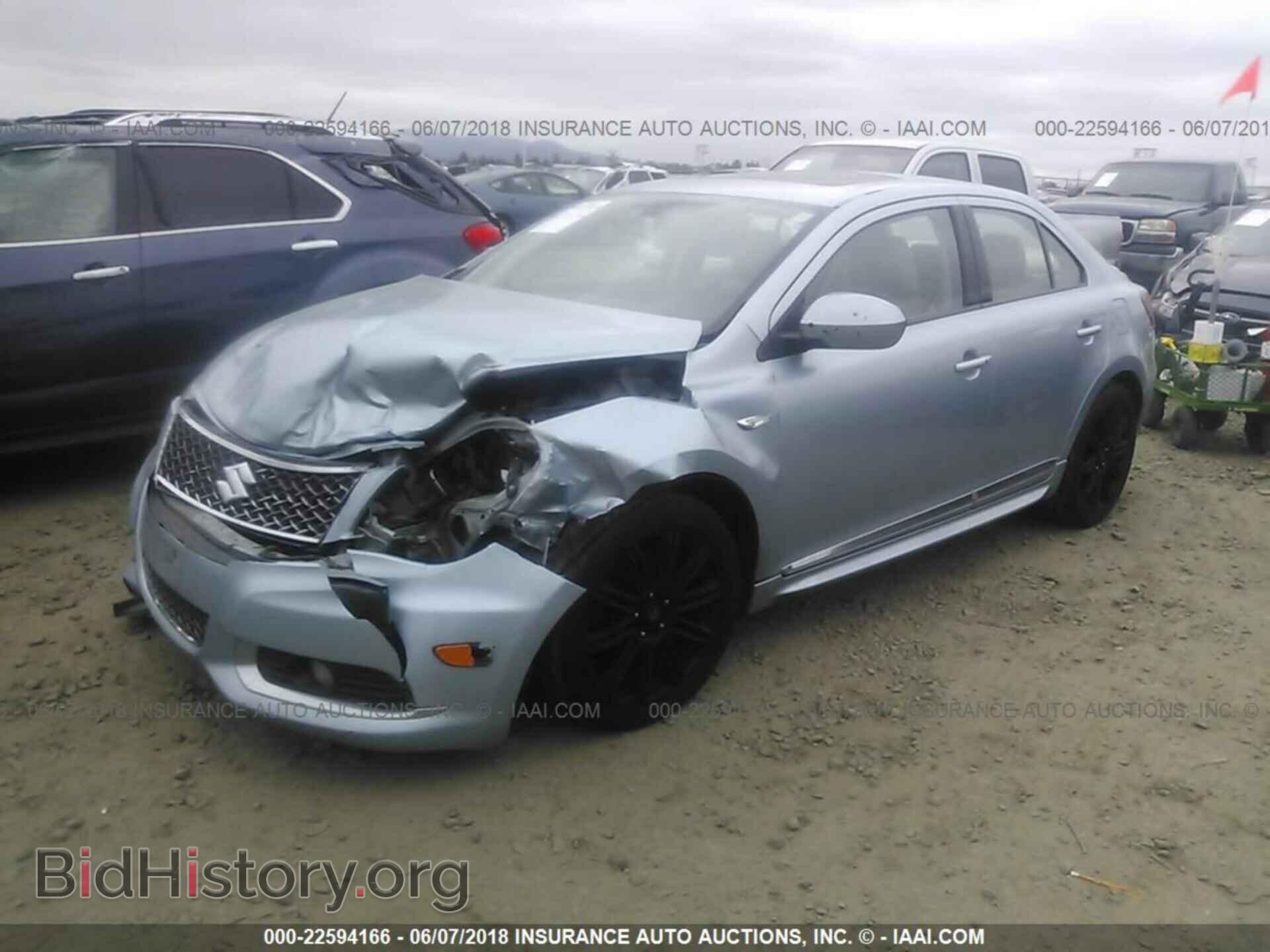 2011 Suzuki Kizashi - VIN: JS2RF9A81B6110754 - Photo 2
