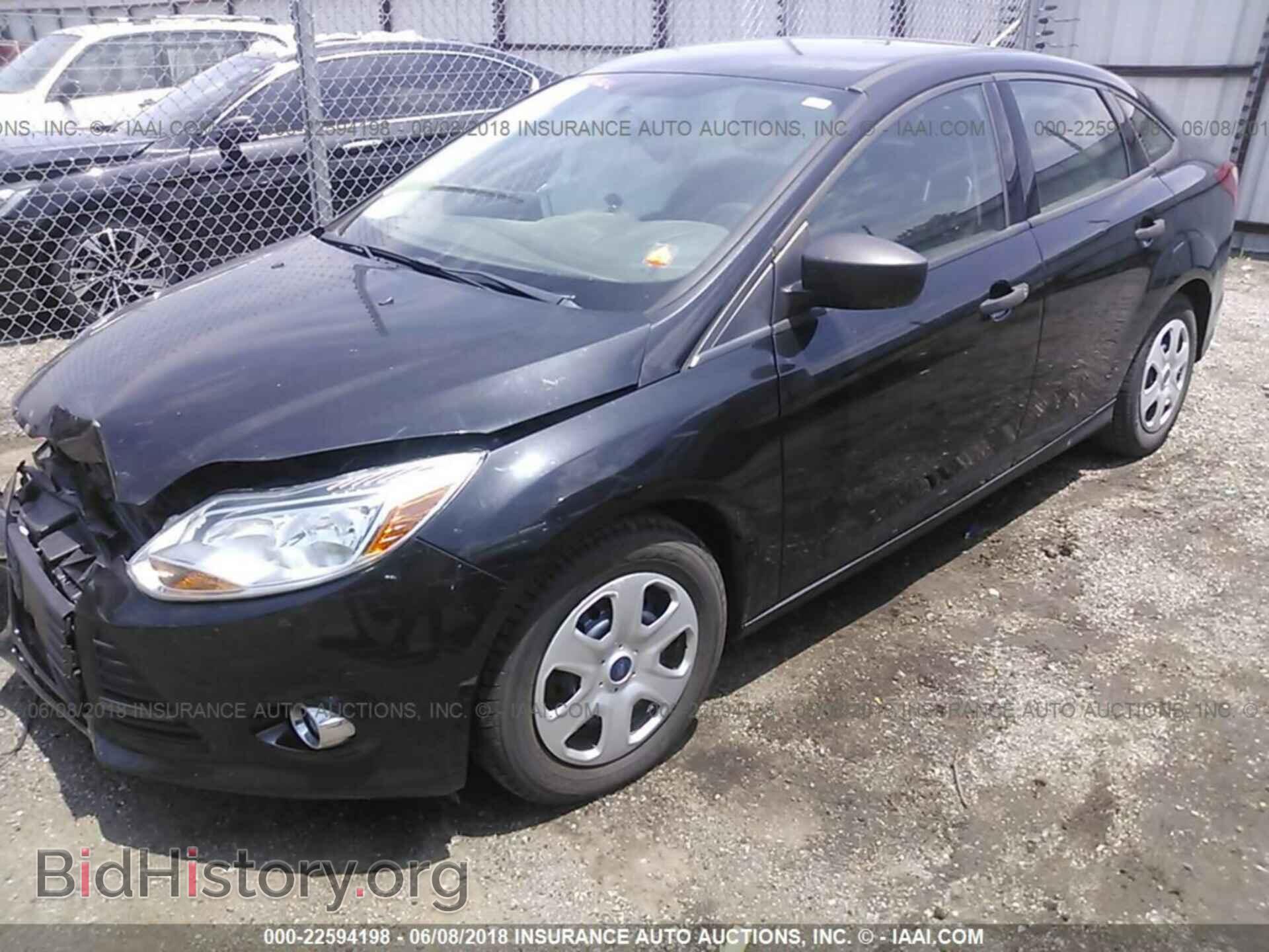 2013 Ford Focus - VIN: 1FADP3E22DL378825 - Photo 2
