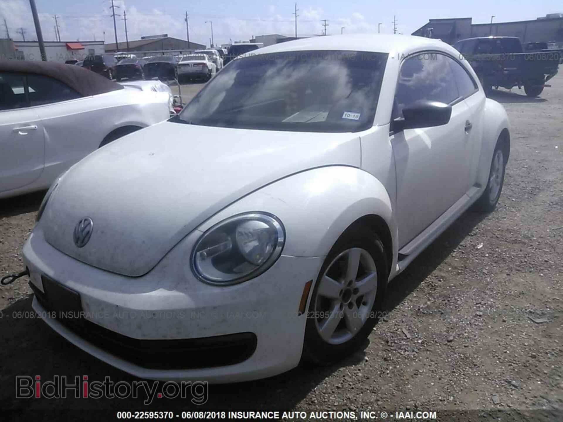 2012 Volkswagen Beetle - VIN: 3VWFP7AT6CM616470 - Фото 2