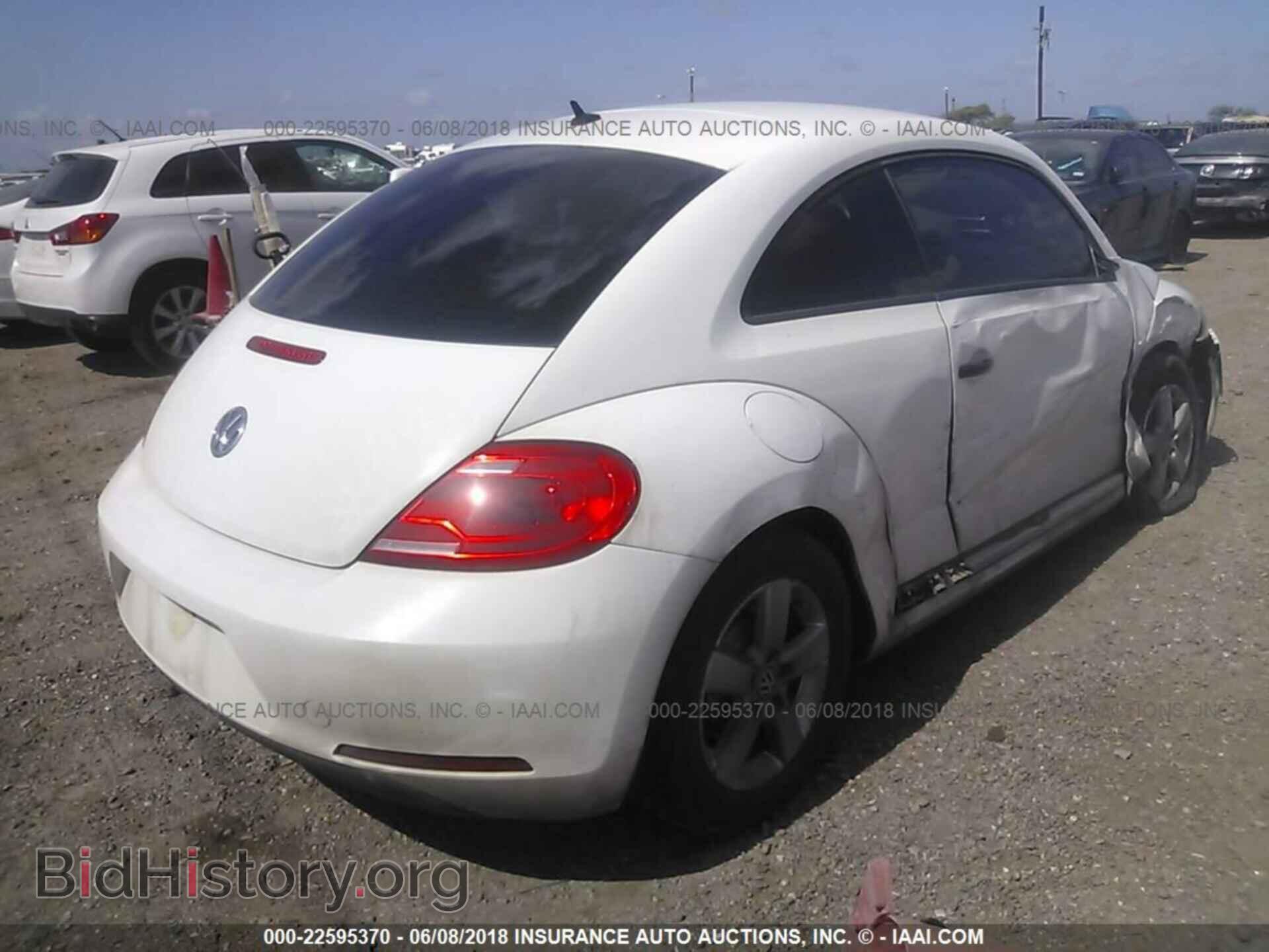2012 Volkswagen Beetle - VIN: 3VWFP7AT6CM616470 - Фото 4
