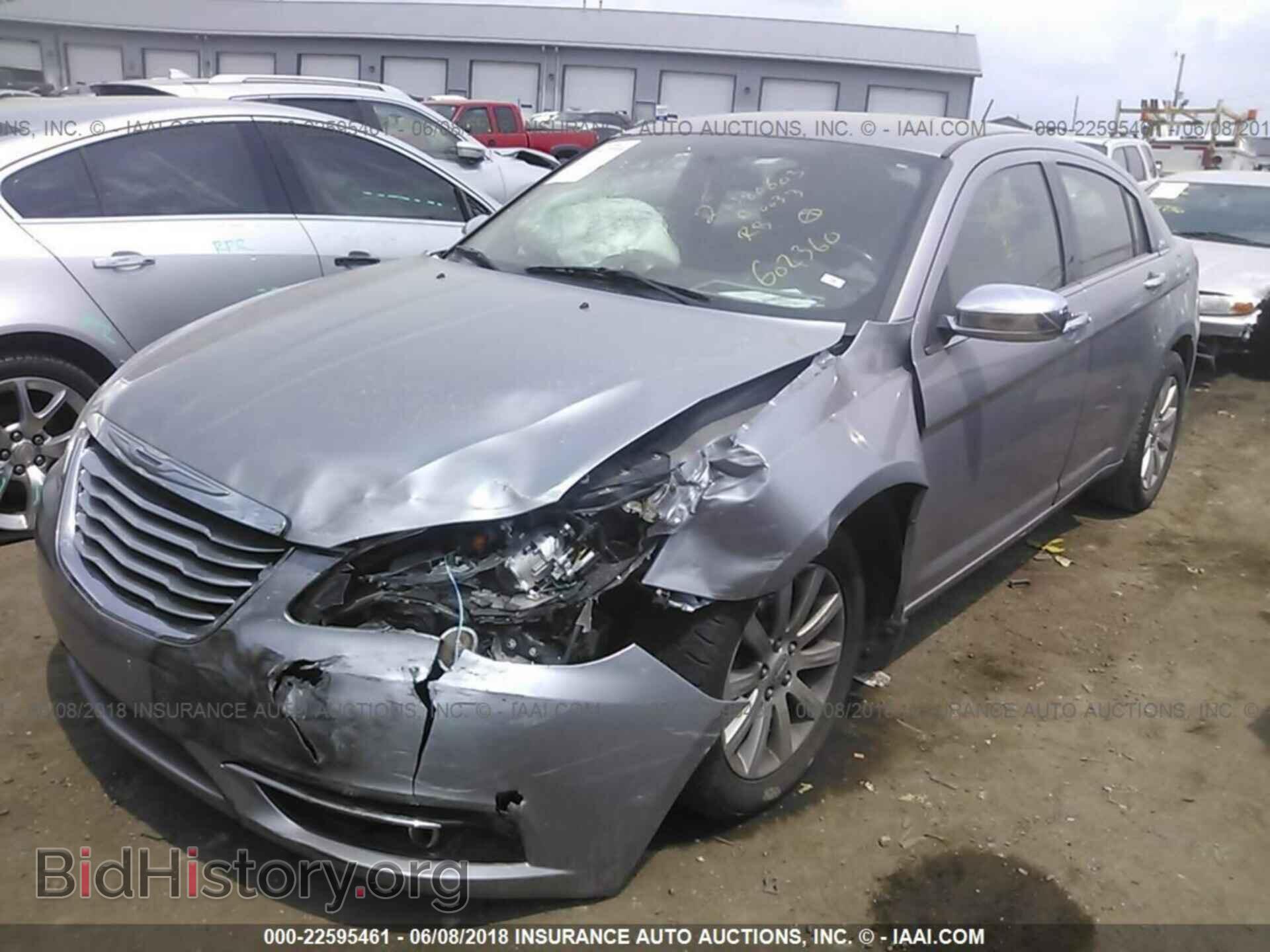2013 Chrysler 200 - VIN: 1C3CCBCG6DN602360 - Photo 2