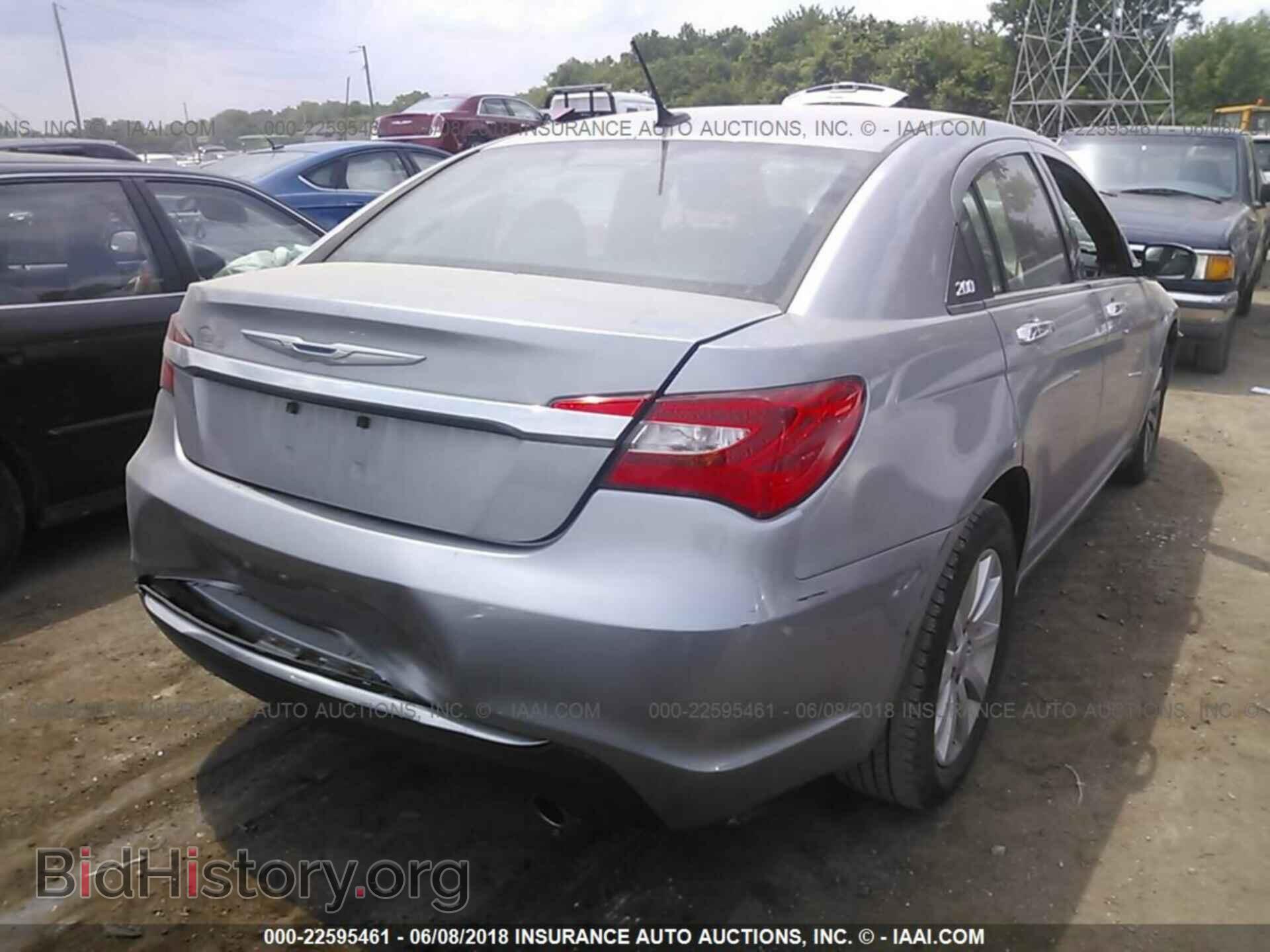 2013 Chrysler 200 - VIN: 1C3CCBCG6DN602360 - Photo 4