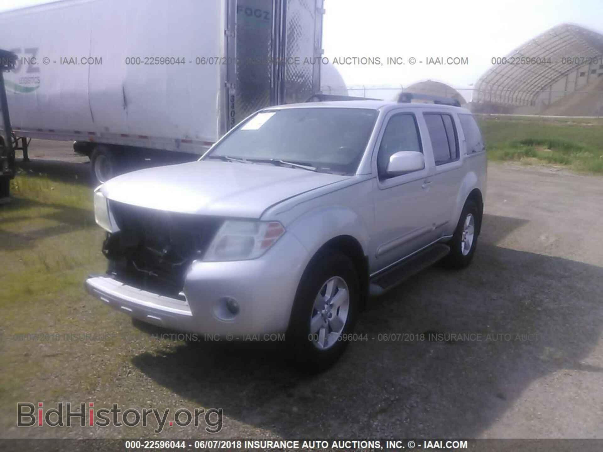 2011 Nissan Pathfinder - VIN: 5N1AR1NB5BC608796 - Фото 2