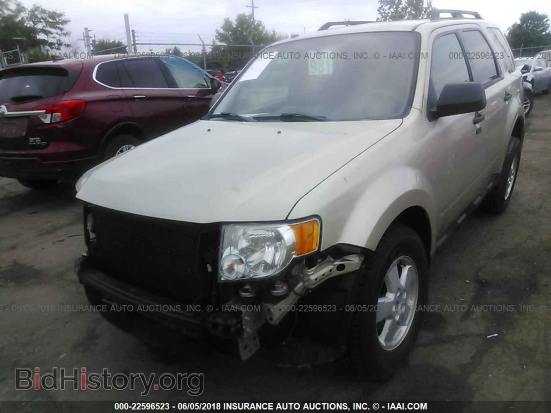 2012 Ford Escape - VIN: 1FMCU0DG2CKA08520 - Фото 2