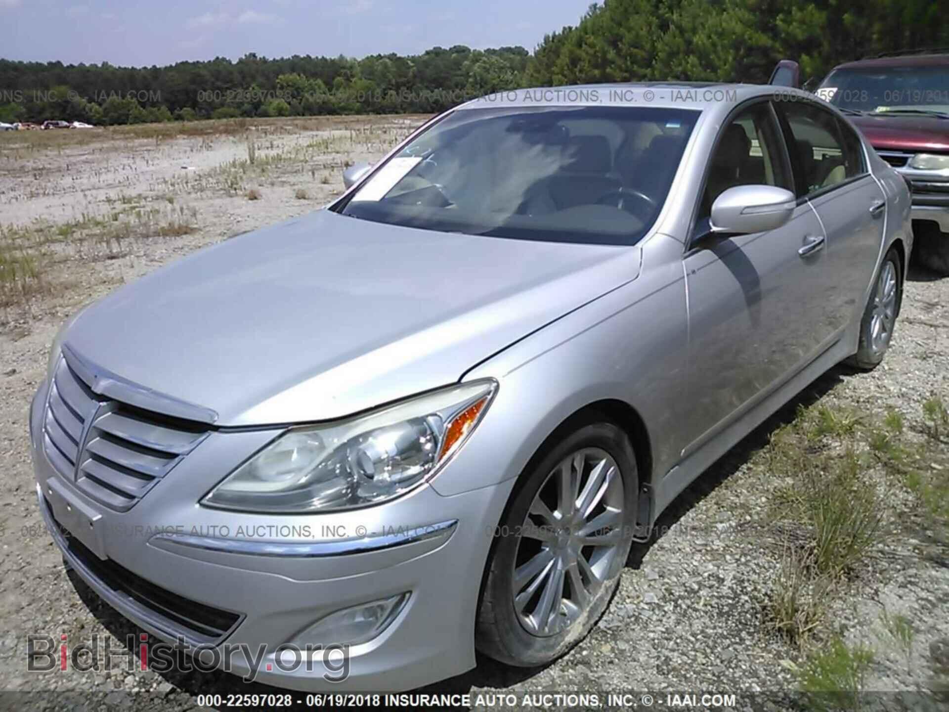 2012 Hyundai Genesis - VIN: KMHGC4DDXCU198220 - Фото 2