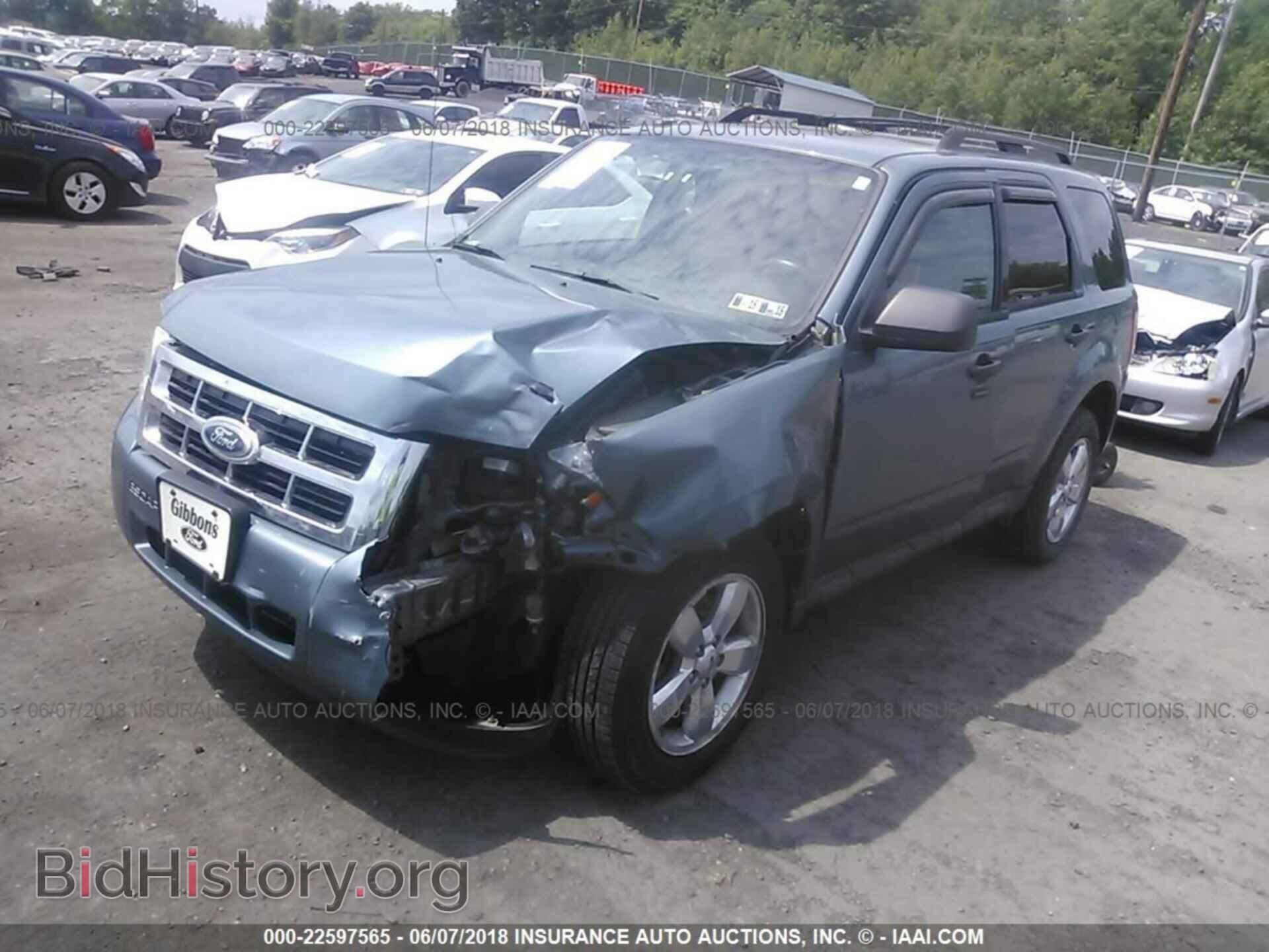 2011 Ford Escape - VIN: 1FMCU9DG0BKA03240 - Photo 2