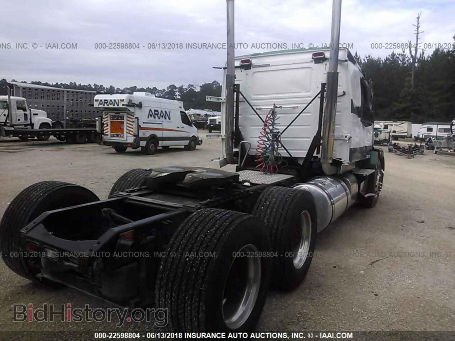 2015 Volvo Vnl - VIN: 4V4NC9EJ0FN936347 - Фото 4