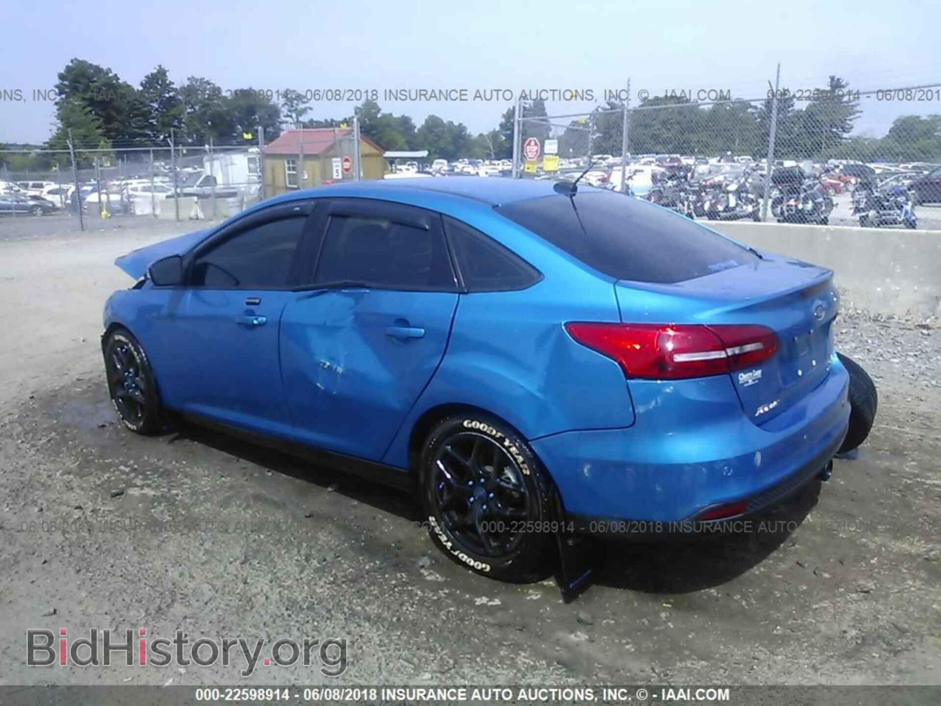 2016 Ford Focus - VIN: 1FADP3F28GL202297 - Photo 3
