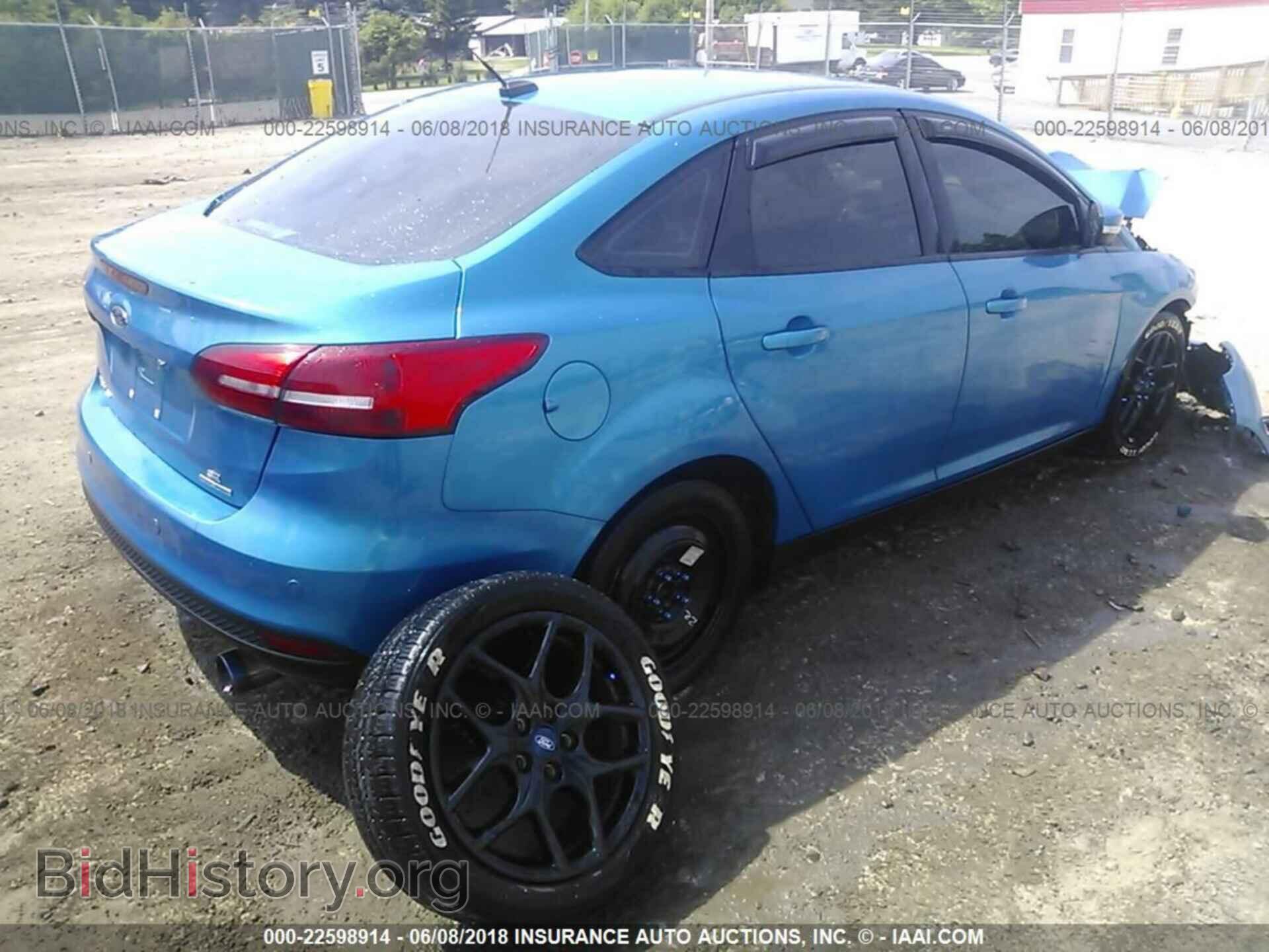 2016 Ford Focus - VIN: 1FADP3F28GL202297 - Photo 4