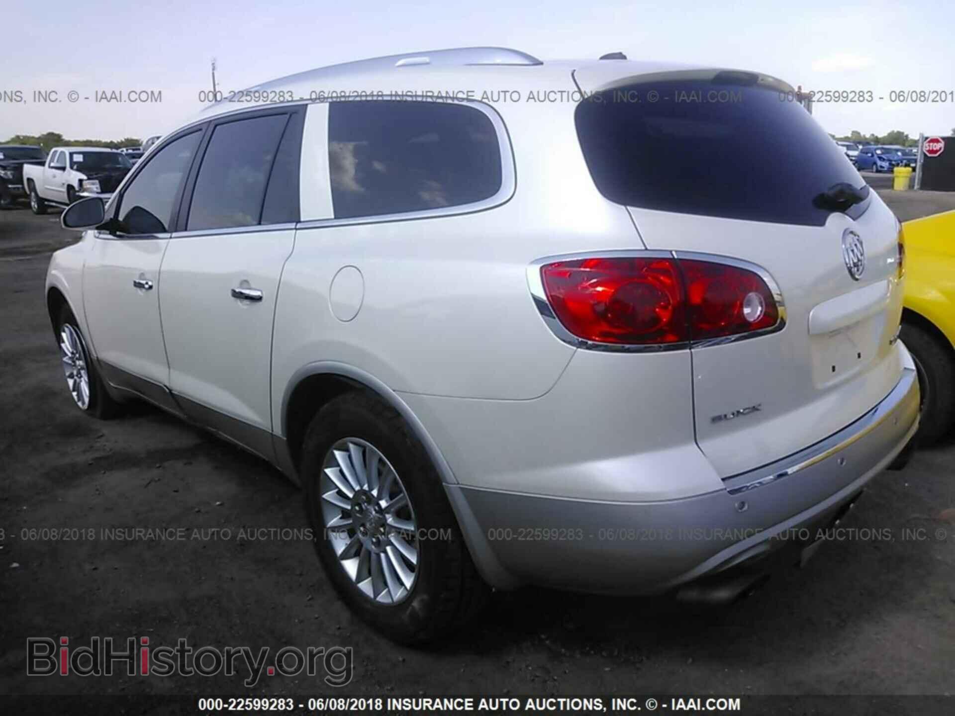 2012 Buick Enclave - VIN: 5GAKRCED2CJ323624 - Photo 3