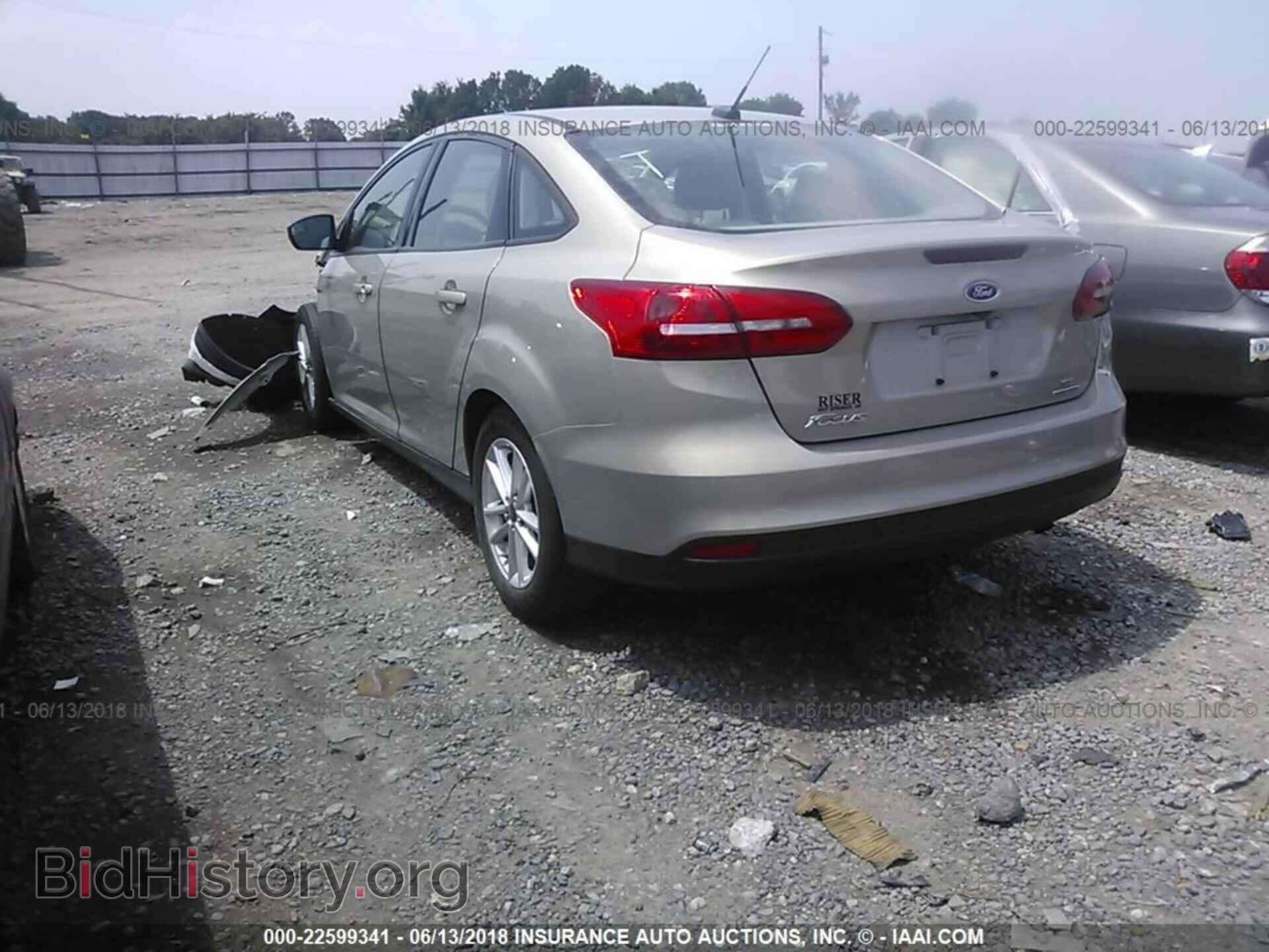 2016 Ford Focus - VIN: 1FADP3F22GL241886 - Photo 3
