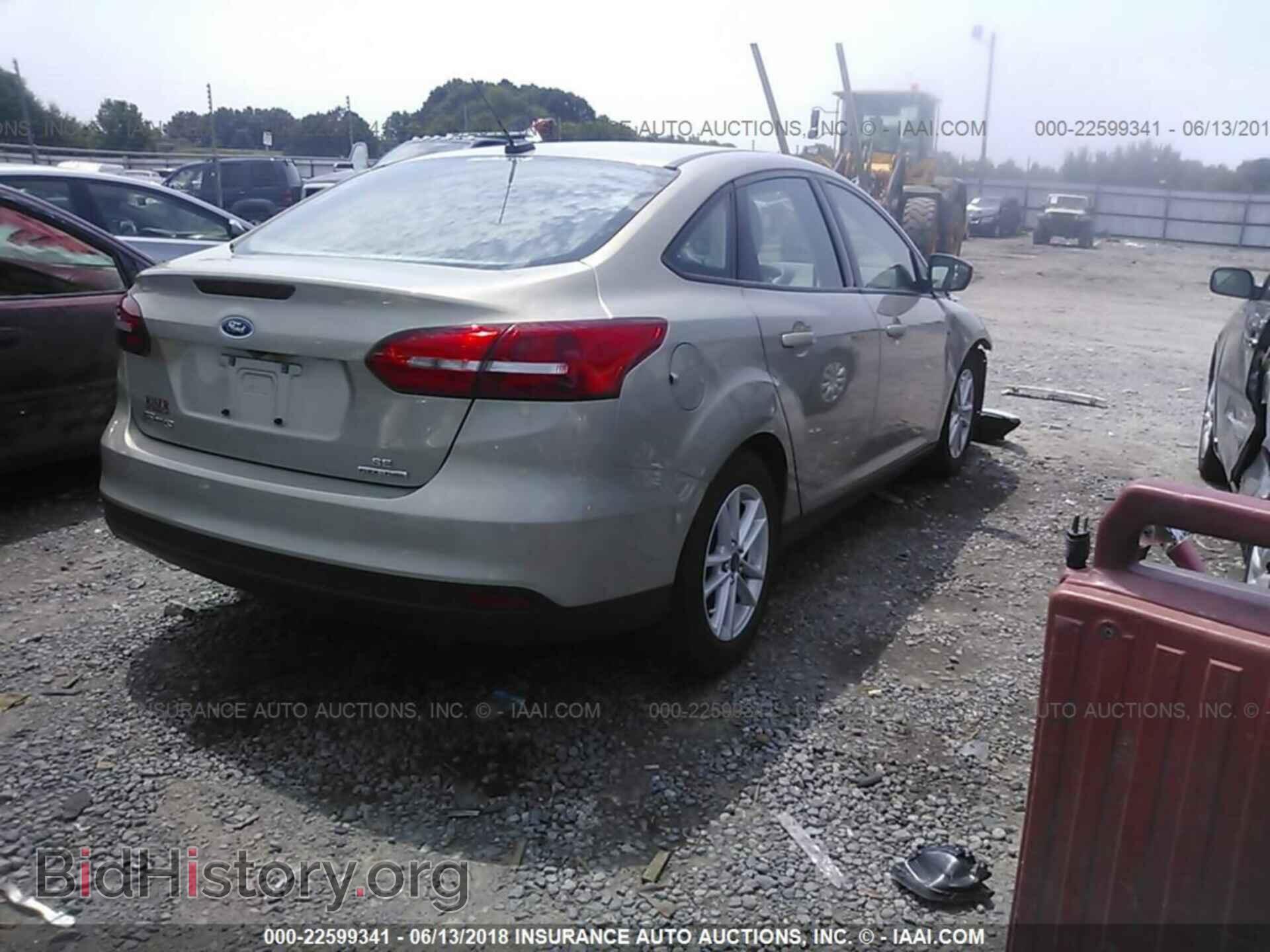 2016 Ford Focus - VIN: 1FADP3F22GL241886 - Photo 4