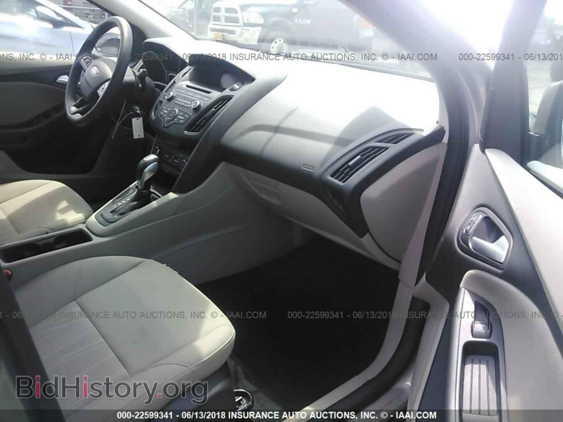 2016 Ford Focus - VIN: 1FADP3F22GL241886 - Photo 5