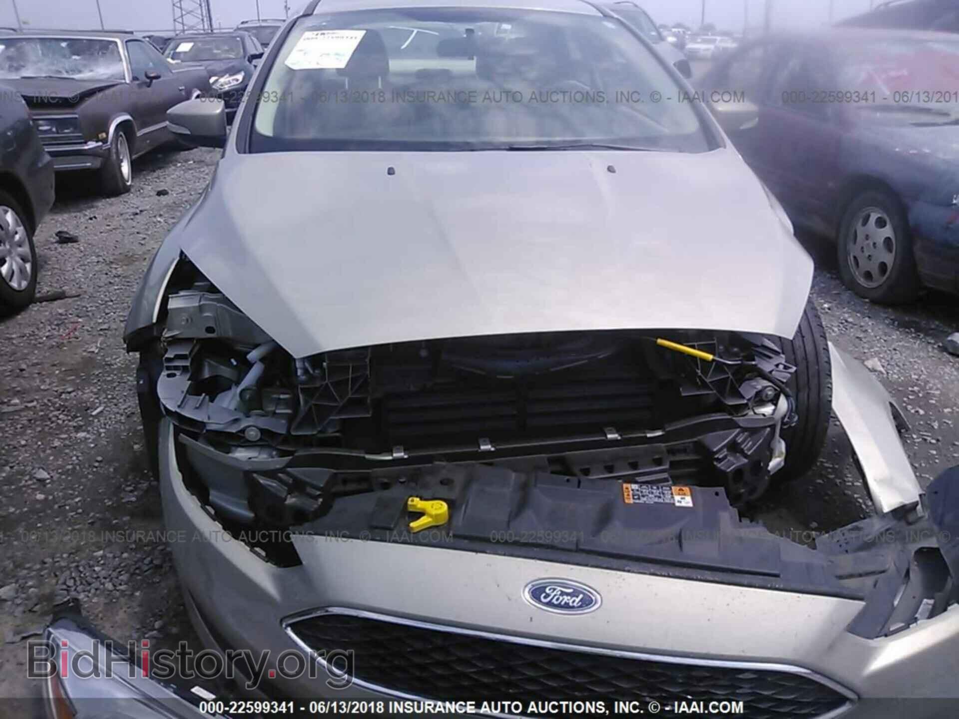 2016 Ford Focus - VIN: 1FADP3F22GL241886 - Photo 6
