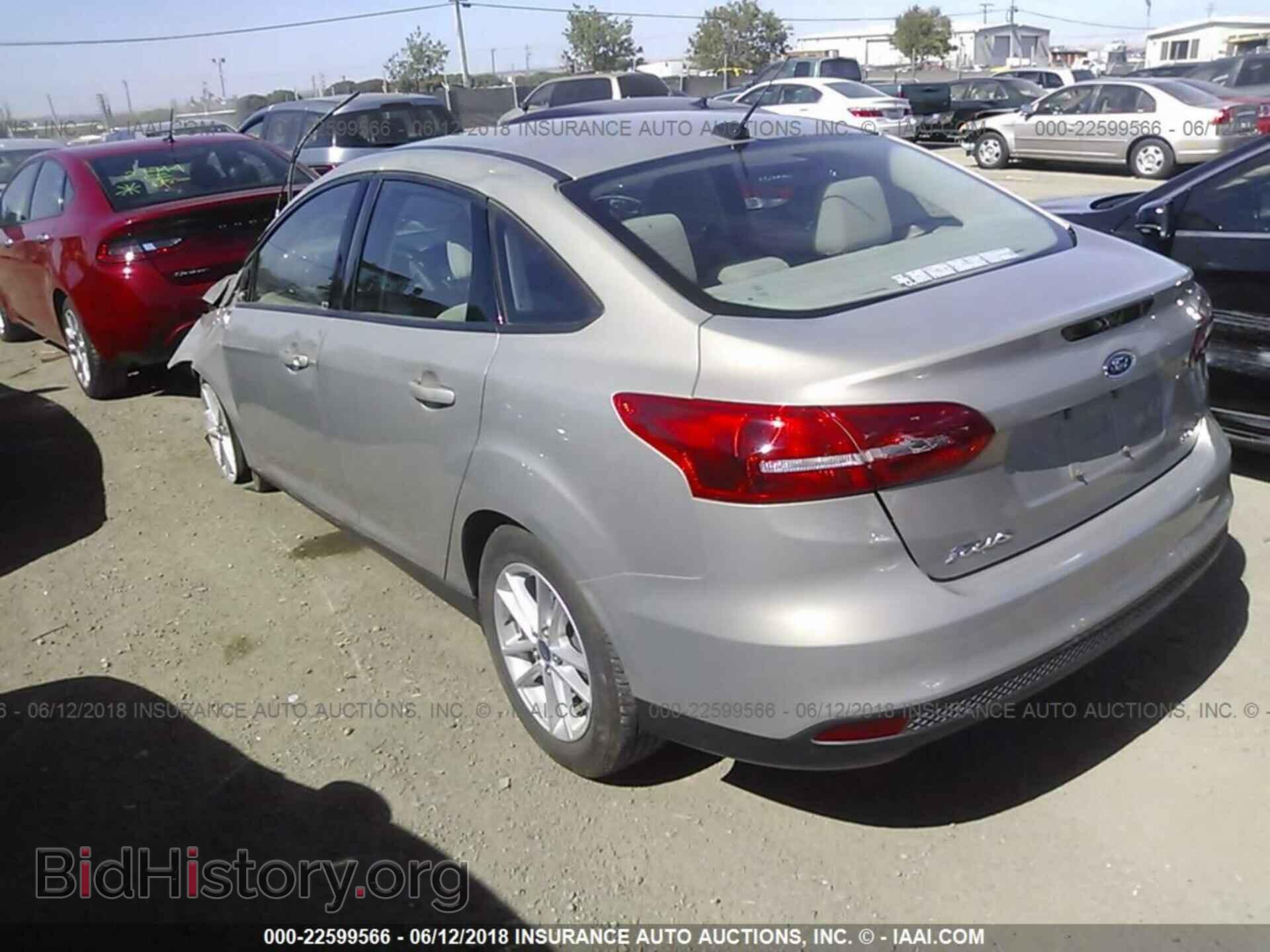 2015 Ford Focus - VIN: 1FADP3F25FL221825 - Photo 3